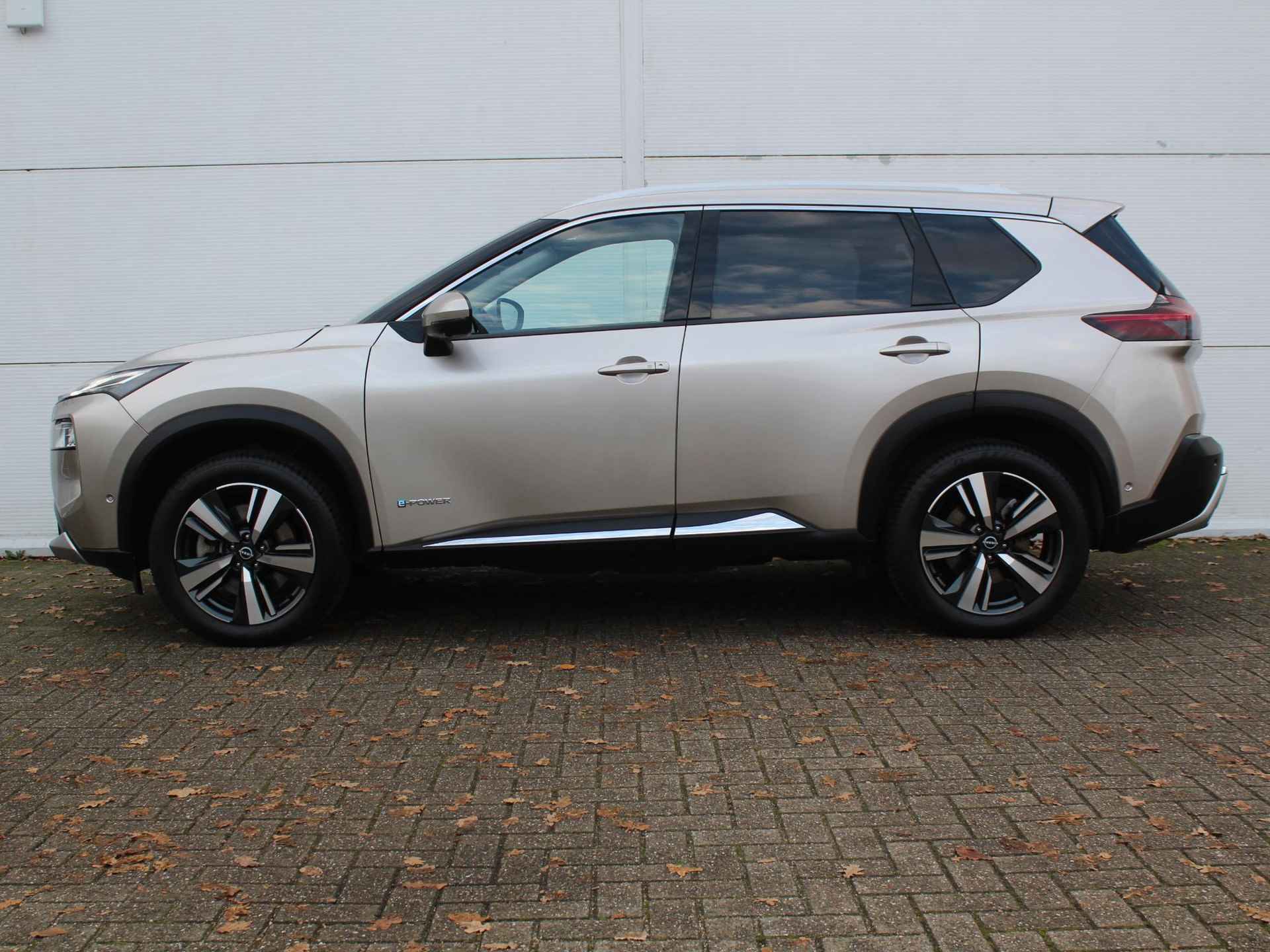 Nissan X-Trail 1.5 e-4orce Tekna 4WD 7p. / Trekhaak (1650 KG) / Navigatie + Apple Carplay/Android Auto / 360* Camera / Stoel- + Stuurverwarming / Lederen Bekleding / - 9/53