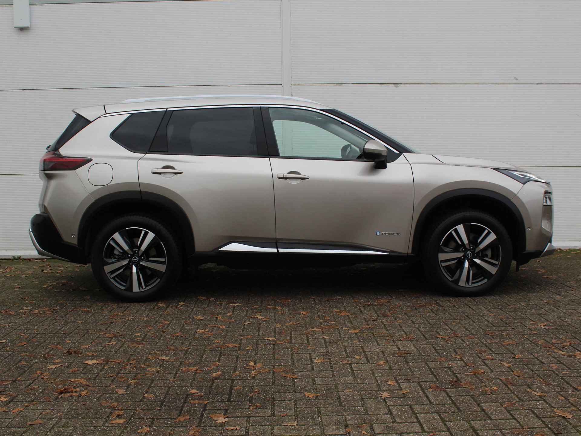 Nissan X-Trail 1.5 e-4orce Tekna 4WD 7p. / Trekhaak (1650 KG) / Navigatie + Apple Carplay/Android Auto / 360* Camera / Stoel- + Stuurverwarming / Lederen Bekleding / - 17/53