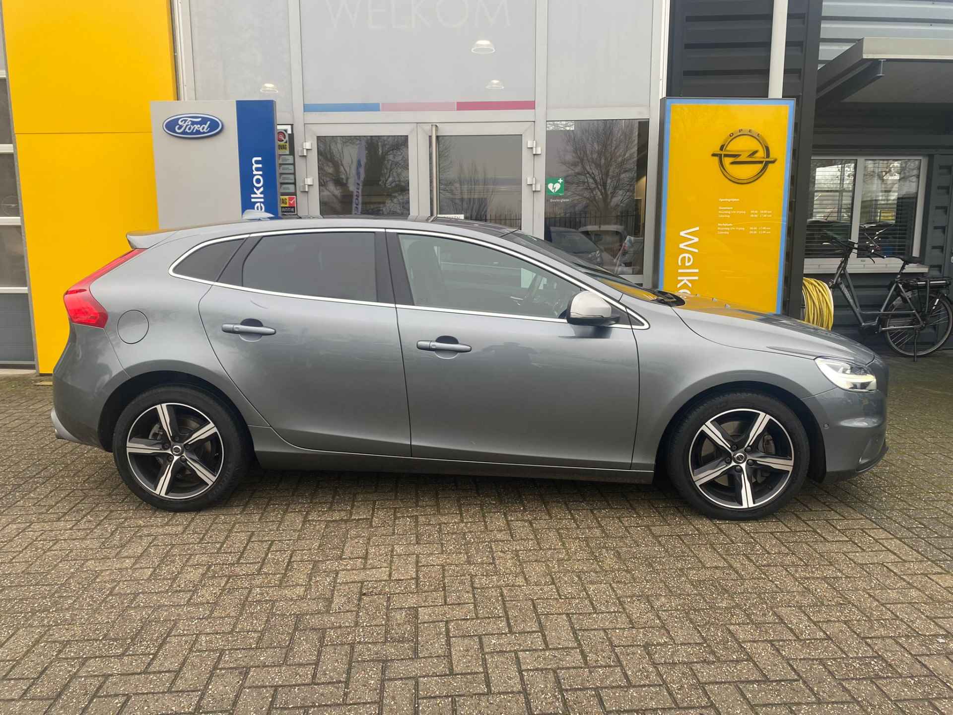 Volvo V40 T3 153PK Polar+ Sport R-DESIGN AUTOMAAT| PANORAMADAK| HARMAN KARDON| DAB| LED KOPLAMPEN| CAMERA| NAVIGATIE| CLIMATE CONTROL| - 7/38