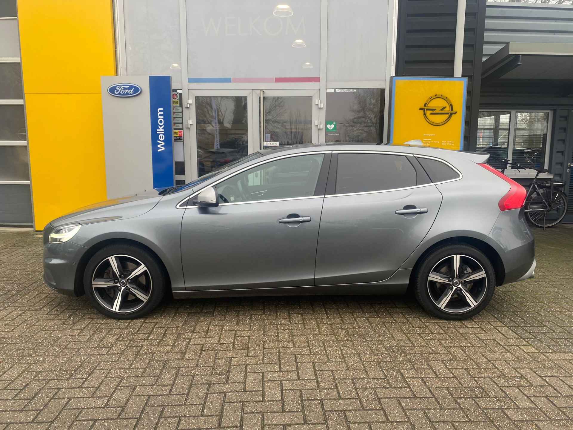 Volvo V40 T3 153PK Polar+ Sport R-DESIGN AUTOMAAT| PANORAMADAK| HARMAN KARDON| DAB| LED KOPLAMPEN| CAMERA| NAVIGATIE| CLIMATE CONTROL| - 8/38