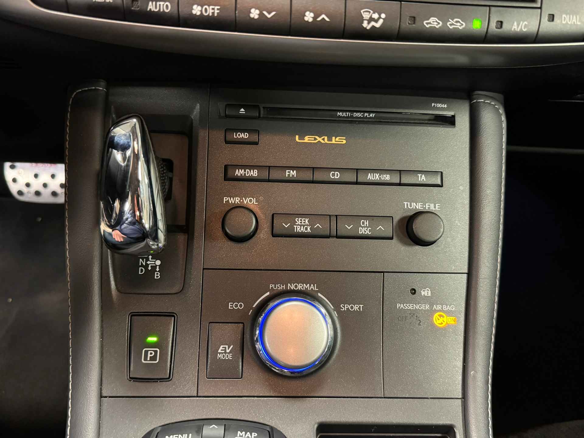 Lexus CT 200h Business Line AUT. AIRCO CAMERA NAVIGATIE CRUISE - 32/37