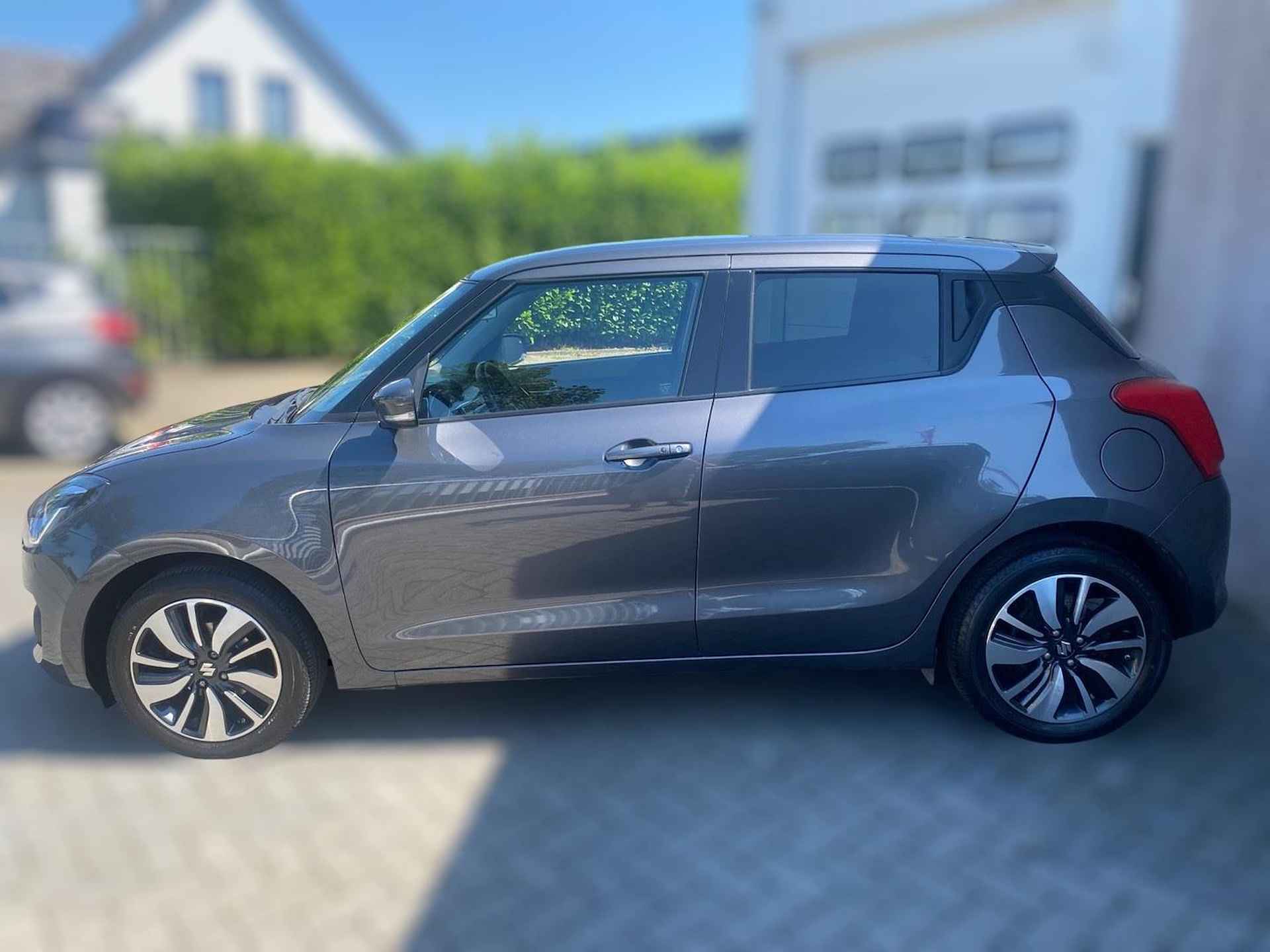 Suzuki SWIFT 1.0 Stijl AUTOMAAT / ACHTERUITRIJCAM. / ADAPTIEVE CRUISE / CLIMA / CARPLAY / LEDKOPLAMPEN - 2/25