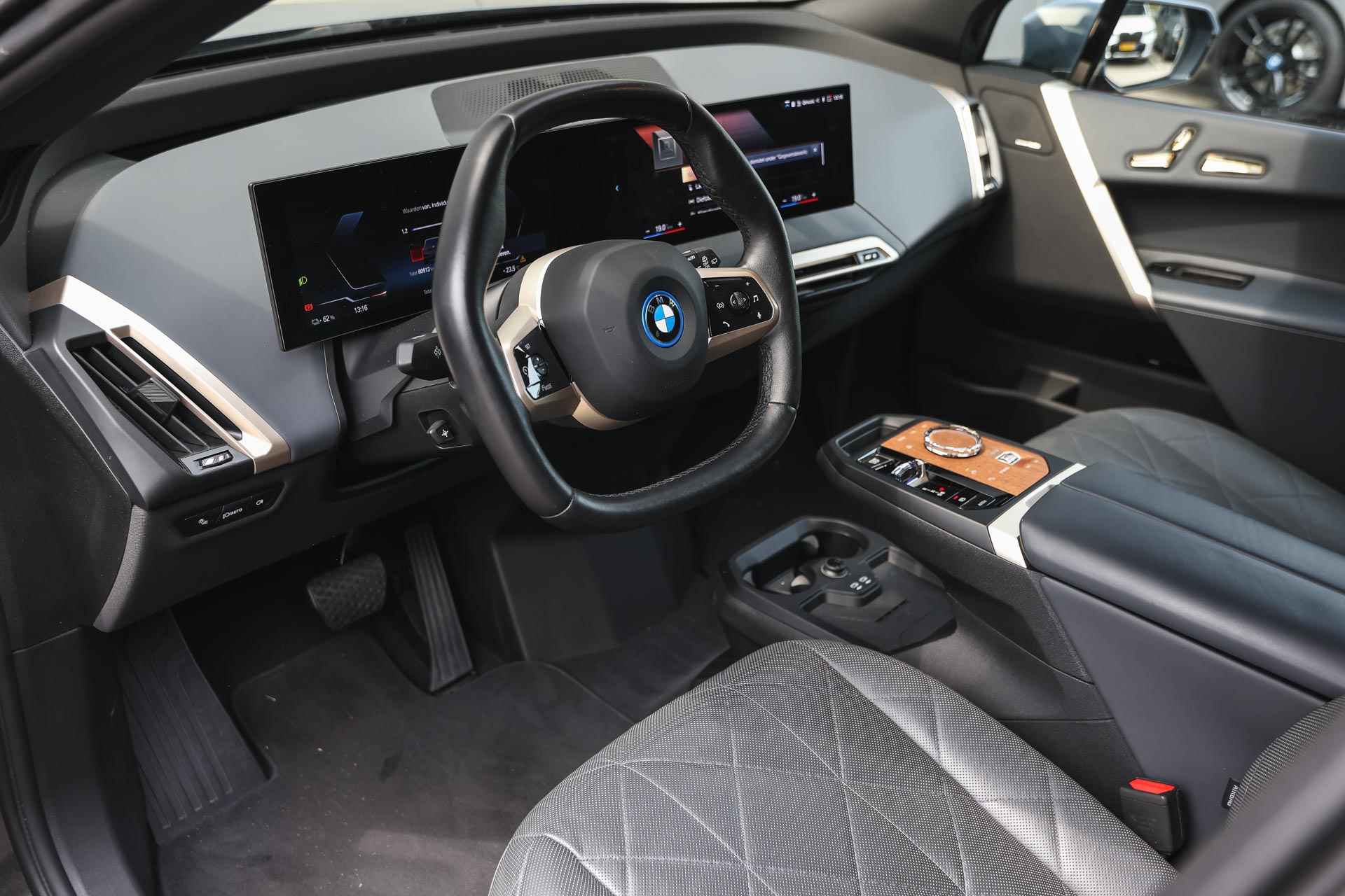 BMW iX xDrive40 High Executive 77 kWh / Sportpakket / Panoramadak Sky Lounge / Trekhaak / Driving Assistant Professional / Laserlight / Harman Kardon / Stoelventilatie / Soft Close - 10/40