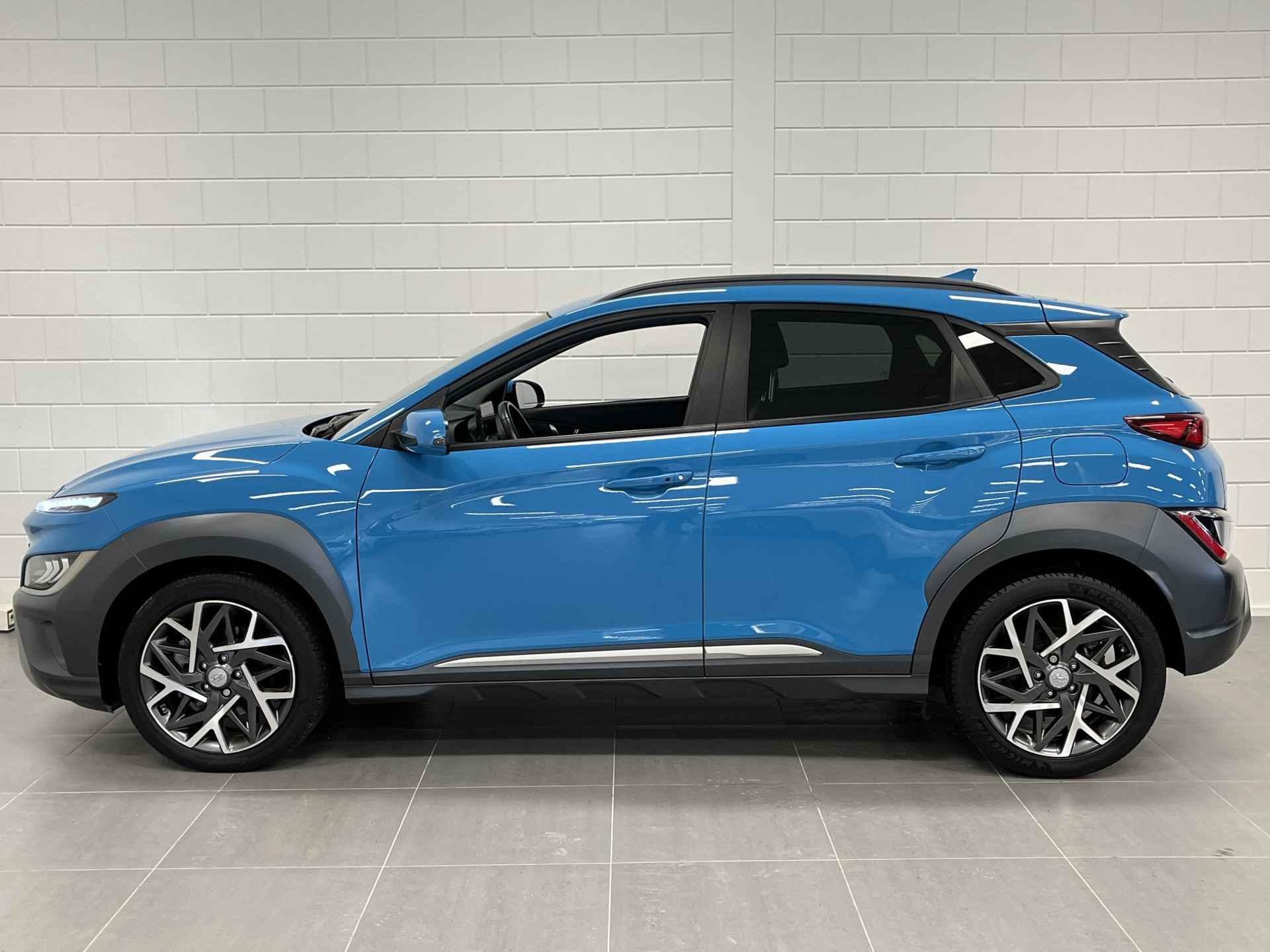 Hyundai KONA 1.6 GDI HEV Premium FULL LED | LEDER | 18 INCH VELGEN | STOERE AUTO! - 9/44