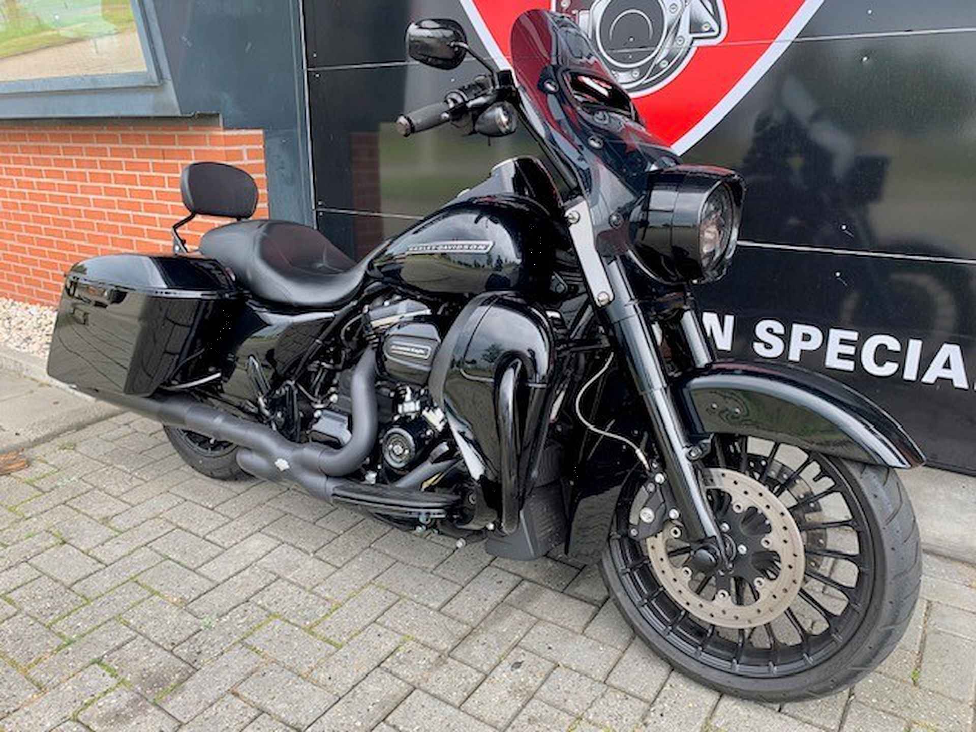 Harley-Davidson FLHRXS Road King Special - 4/14