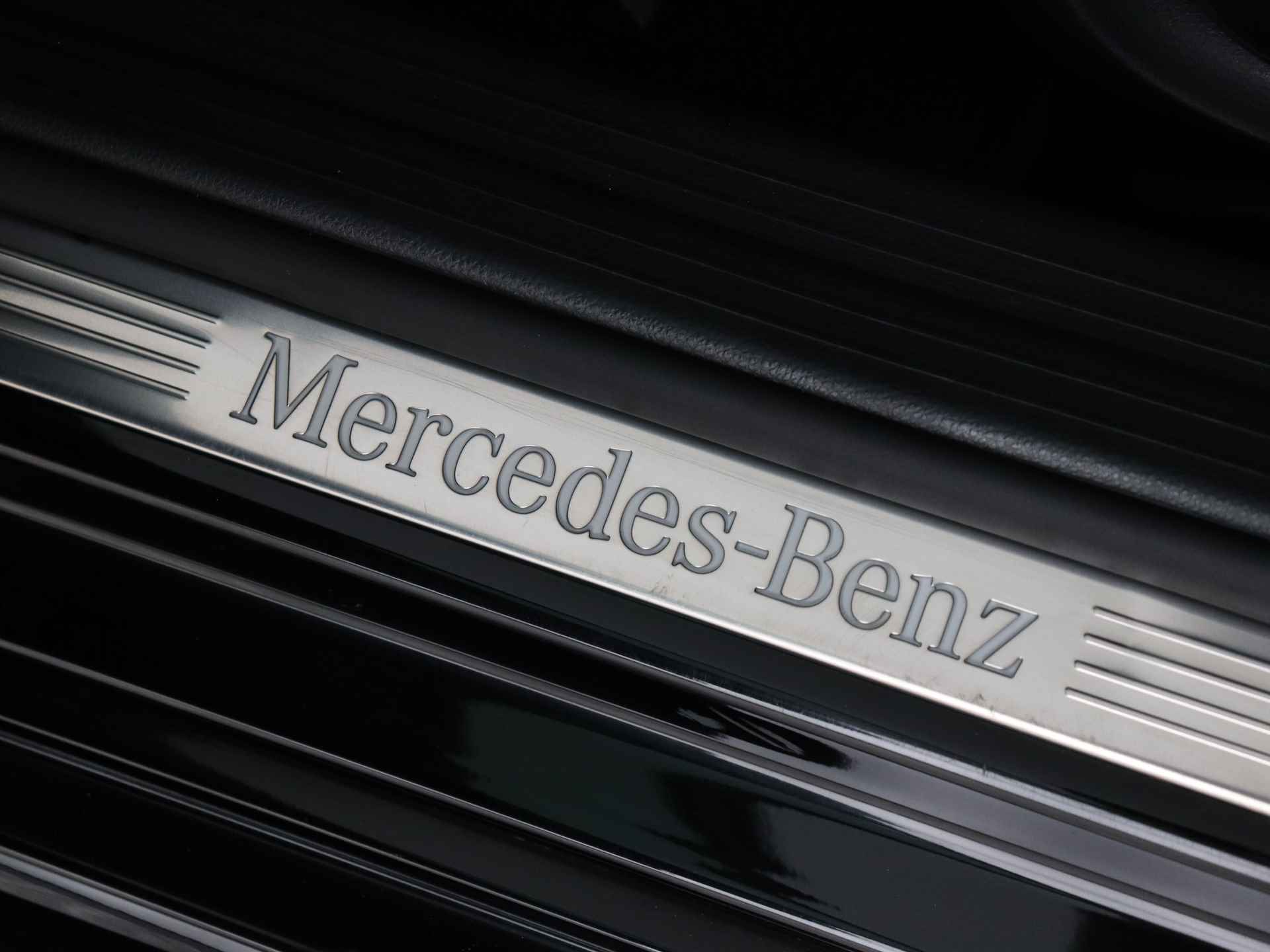 Mercedes-Benz A-Klasse 180 Ambition (NL- Auto / AMG Line / Panodak / 18 Inch / Led / Cruise / Navi) - 46/60