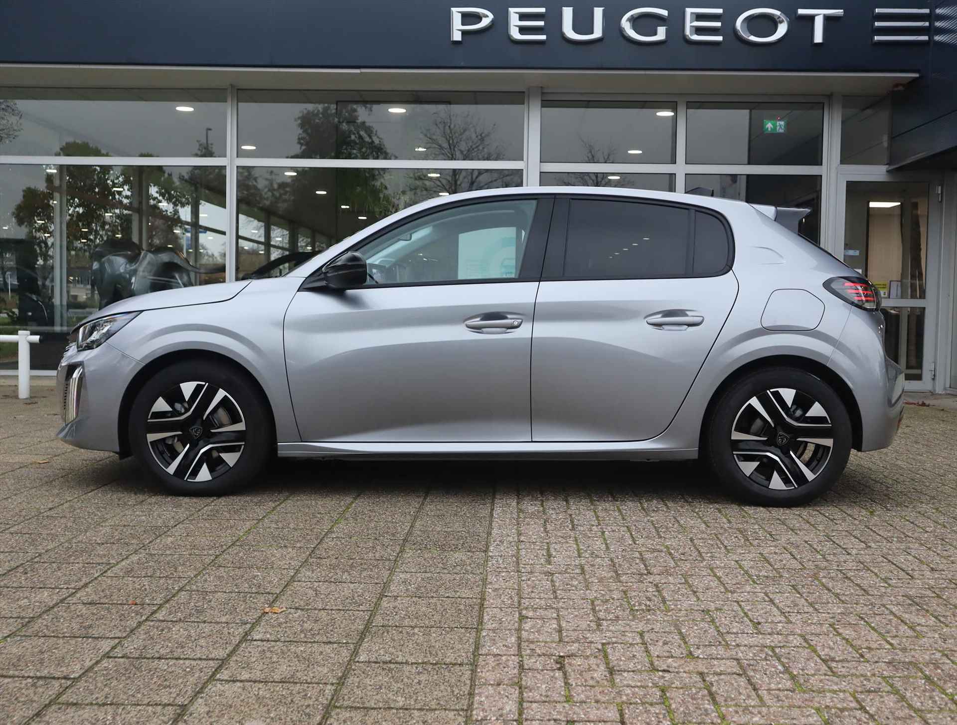 Peugeot 208 Allure Hybrid 100 e-DCS6 automaat, Rijklaarprijs, Navigatie Camera Trekhaak - 2/61