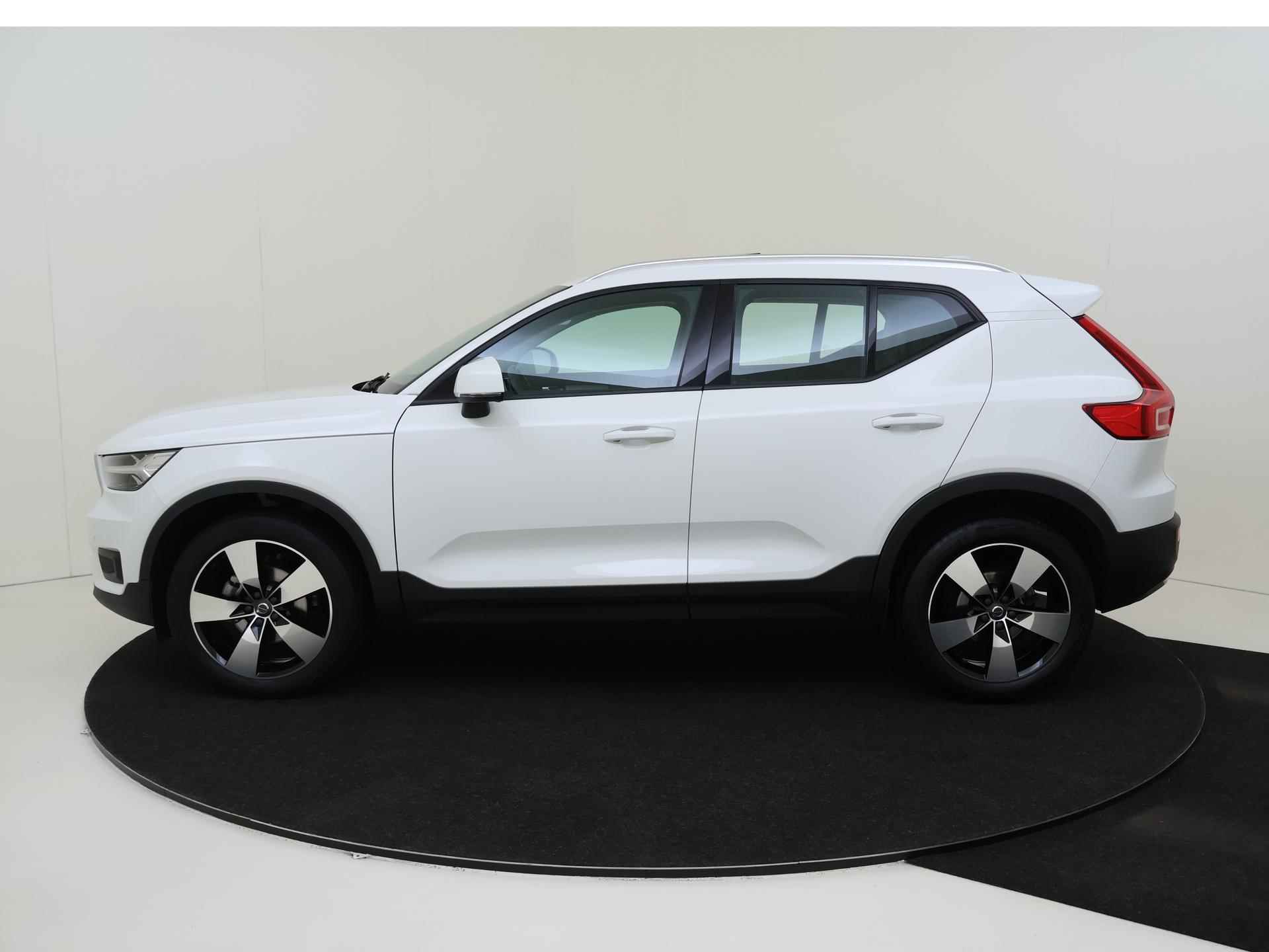 Volvo XC40 1.5 T2 130 PK Business Pro / 1ste Eigenaar / Navigatie / Camera / Leder / Panorama-dak / Parkeersensoren V+A - 2/33