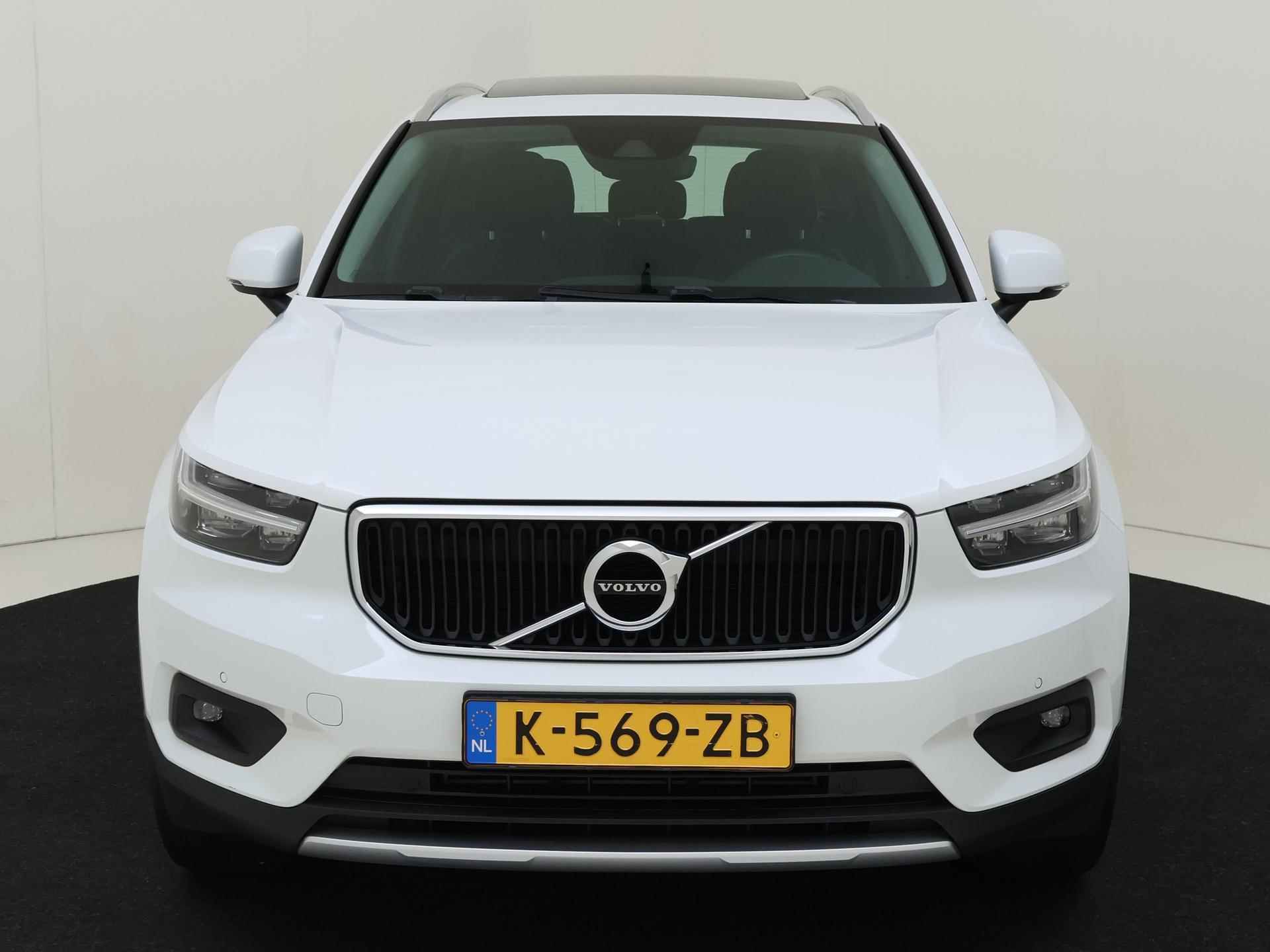 Volvo XC40 1.5 T2 130 PK Business Pro / 1ste Eigenaar / Navigatie / Camera / Leder / Panorama-dak / Parkeersensoren V+A - 3/33