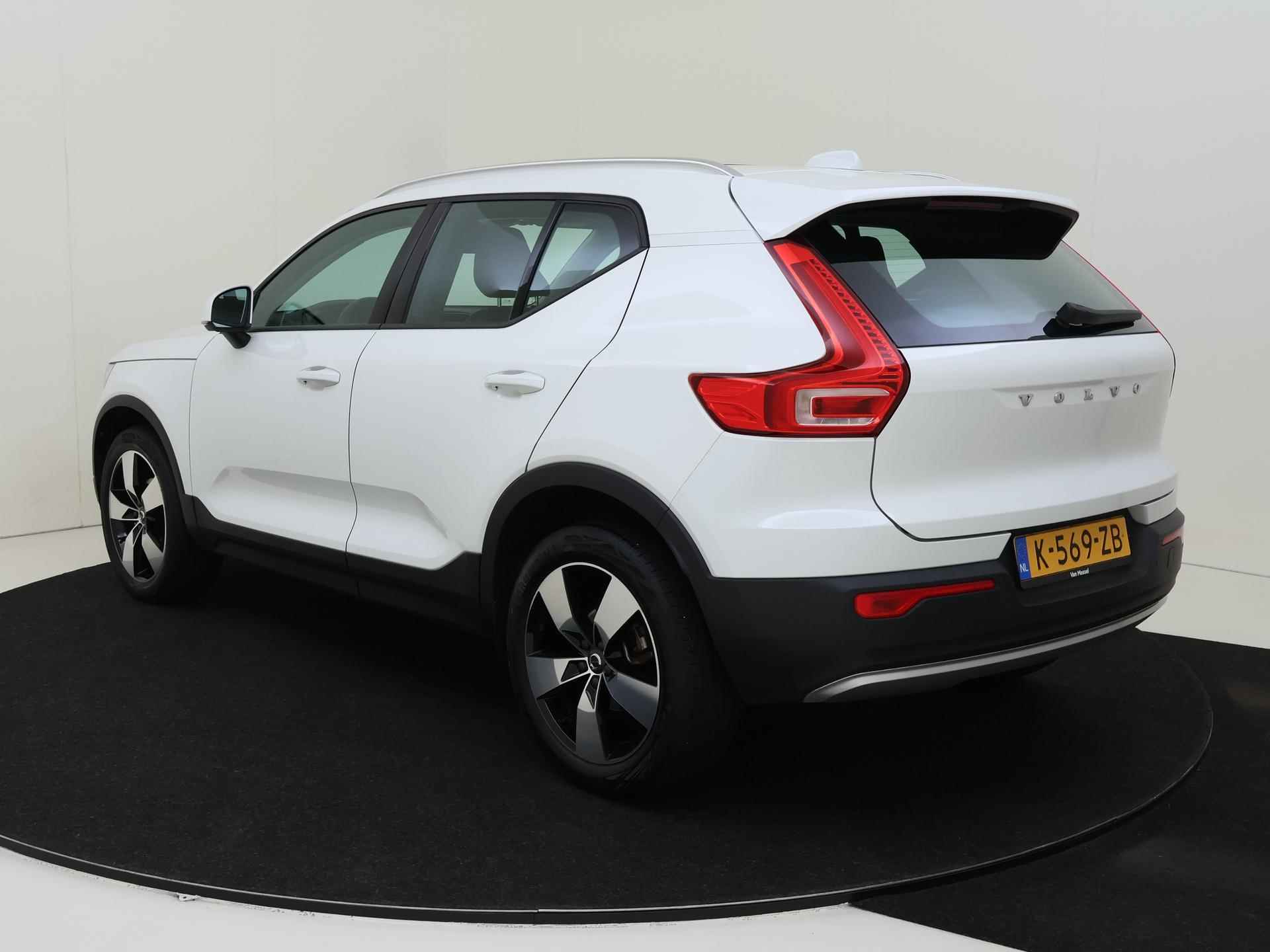 Volvo XC40 1.5 T2 130 PK Business Pro / 1ste Eigenaar / Navigatie / Camera / Leder / Panorama-dak / Parkeersensoren V+A - 4/33