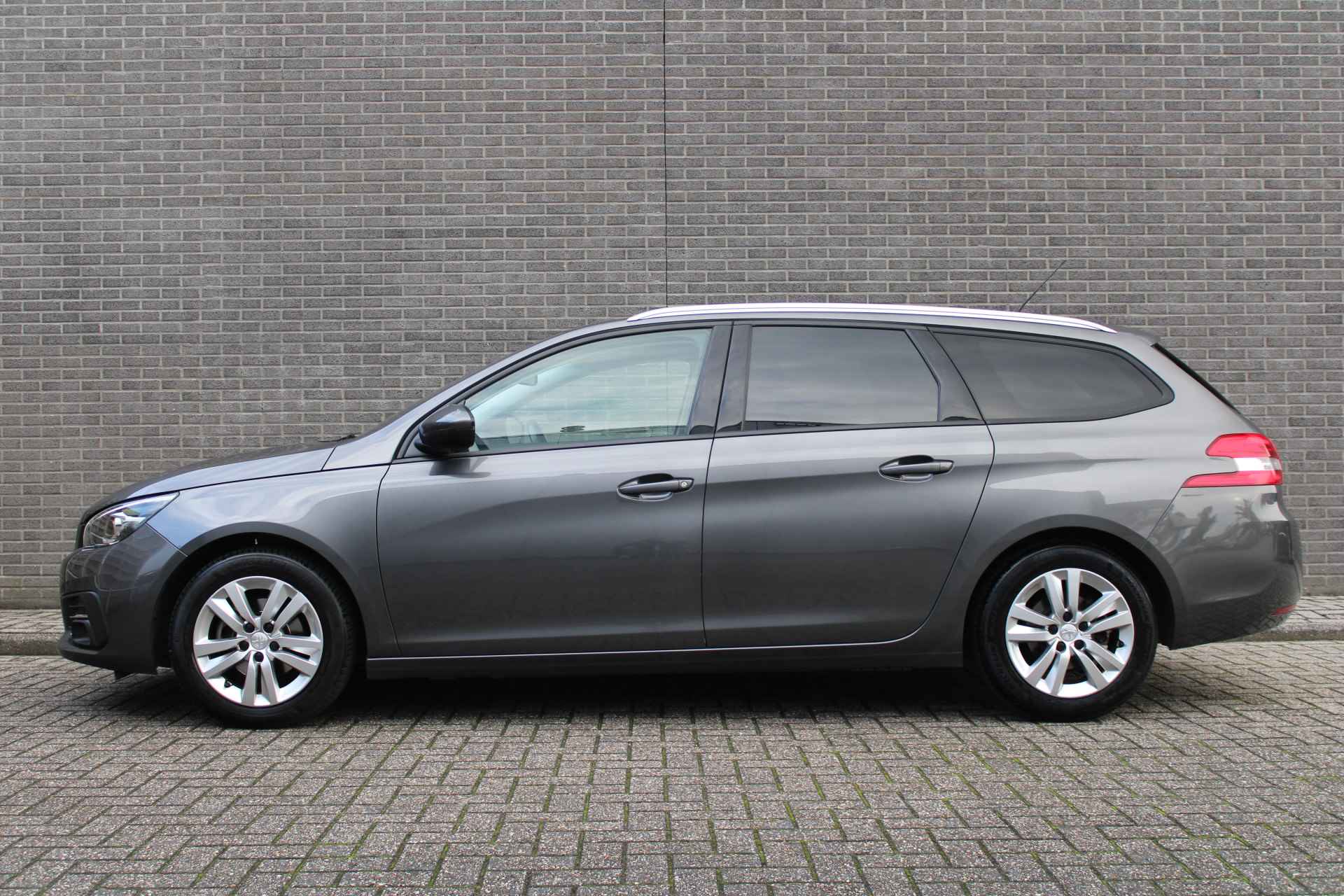 Peugeot 308 SW 1.2 PureTech Blue Lease Executive Cruise/Climate control, Navigatie. Apple carplay/Android auto, Parkeersensoren v+a, Panoramadak - 3/30