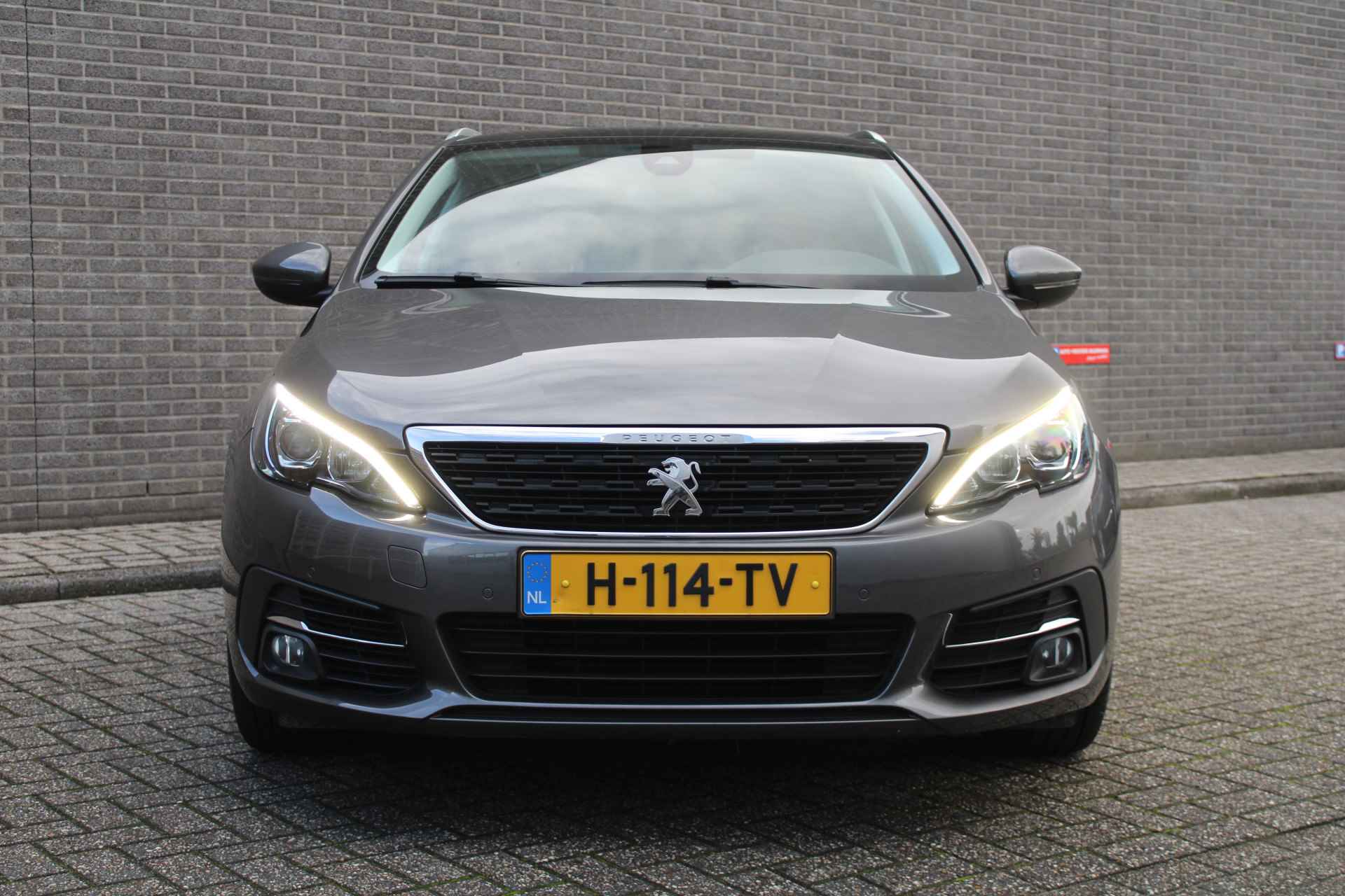 Peugeot 308 SW 1.2 PureTech Blue Lease Executive Cruise/Climate control, Navigatie. Apple carplay/Android auto, Parkeersensoren v+a, Panoramadak - 8/30