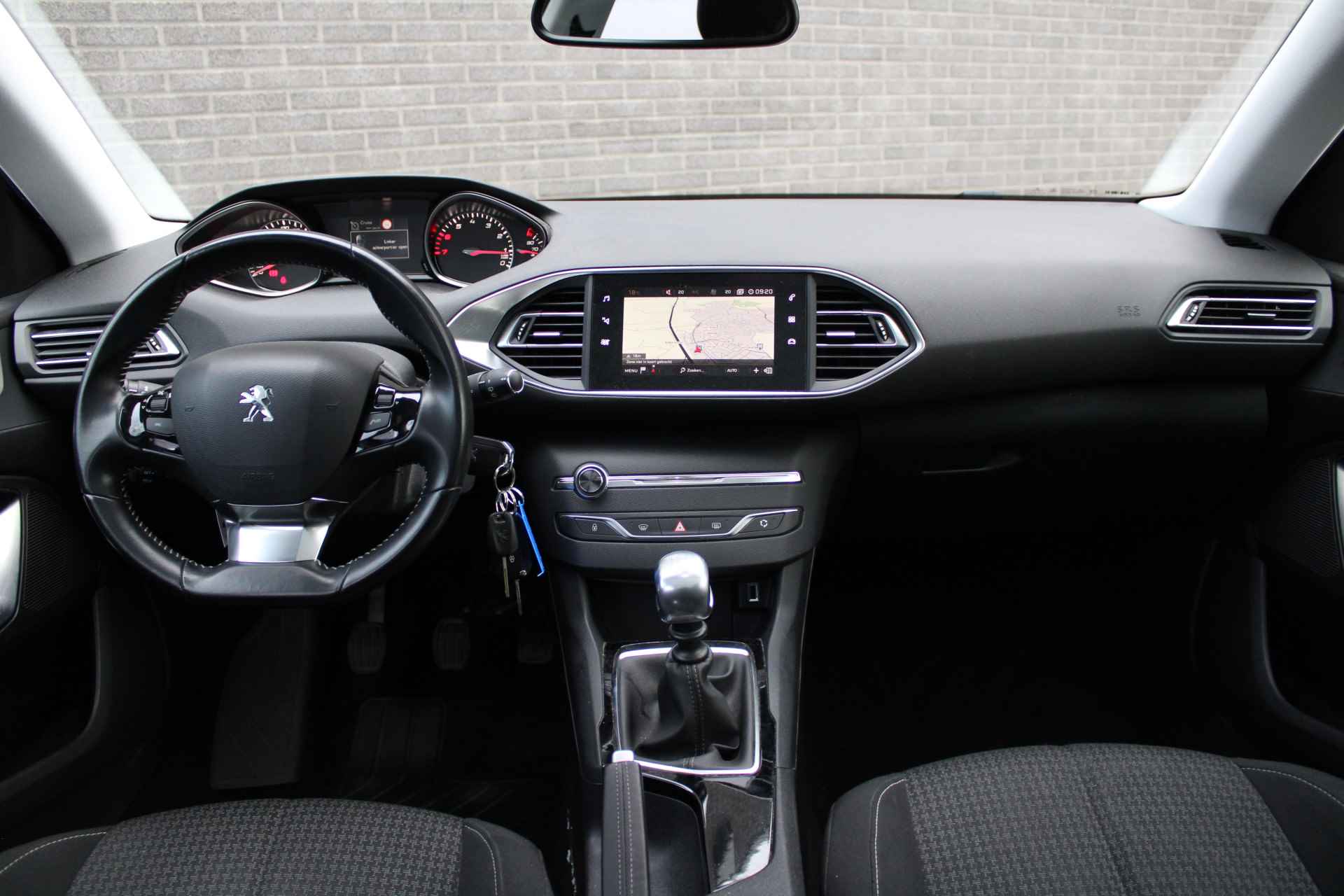 Peugeot 308 SW 1.2 PureTech Blue Lease Executive Cruise/Climate control, Navigatie. Apple carplay/Android auto, Parkeersensoren v+a, Panoramadak - 21/30