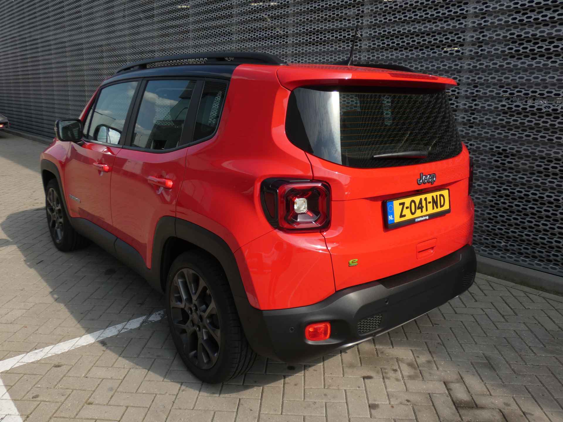 Jeep Renegade 1.5T 130 PK e-Hybrid Altitude Camera | Navigatie | Apple Carplay | 19 inch Velgen - 14/27