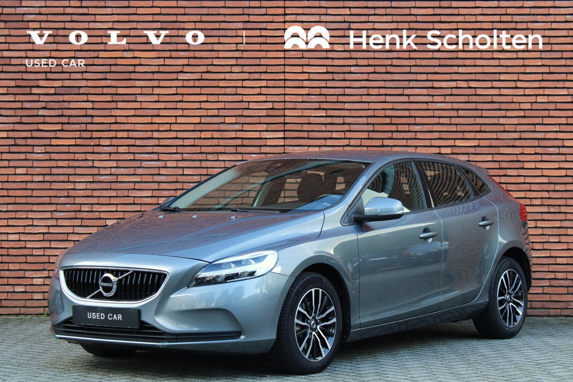 Volvo V40 T2 AUT6 122PK Polar+, Navigatie, Bluetooth Media & Telefonie, Verwarmbare Voorstoelen, Connected Services Met Volvo On Call, 16" Lichtmetalen Velgen, LED Koplampen