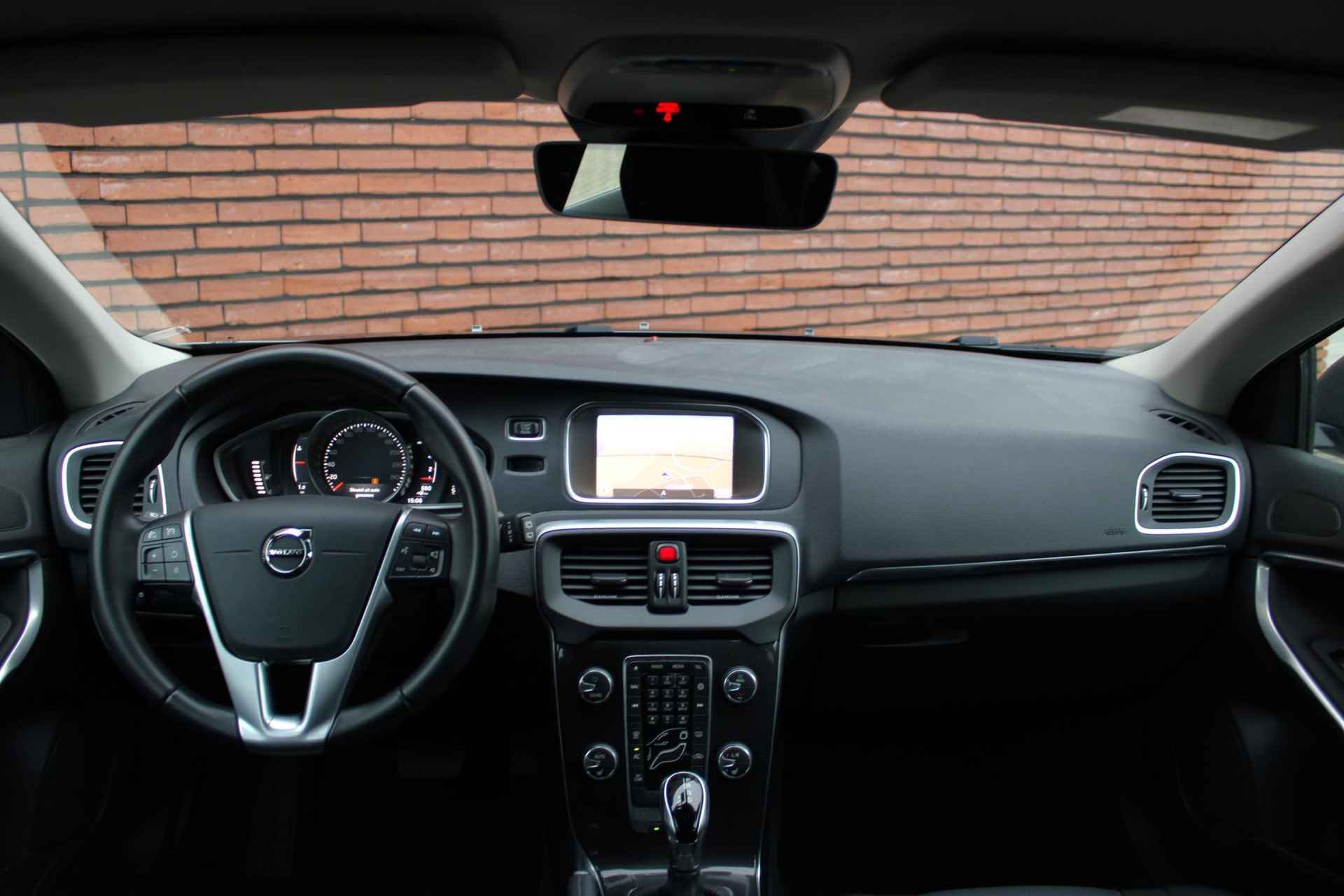 Volvo V40 T2 AUT6 122PK Polar+, Navigatie, Bluetooth Media & Telefonie, Verwarmbare Voorstoelen, Connected Services Met Volvo On Call, 16" Lichtmetalen Velgen, LED Koplampen - 4/27