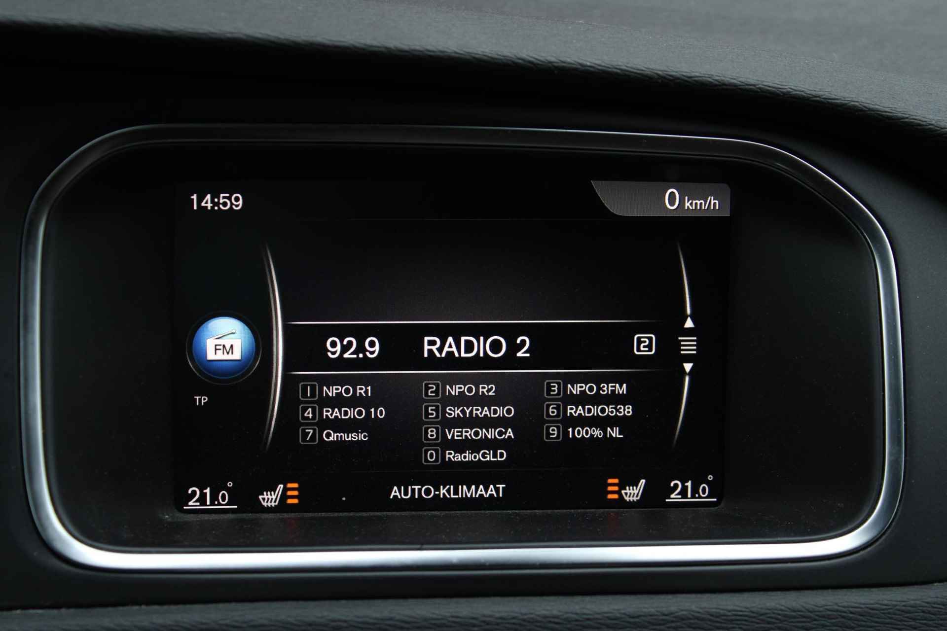 Volvo V40 T2 AUT6 122PK Polar+, Navigatie, Bluetooth Media & Telefonie, Verwarmbare Voorstoelen, Connected Services Met Volvo On Call, 16" Lichtmetalen Velgen, LED Koplampen - 10/28