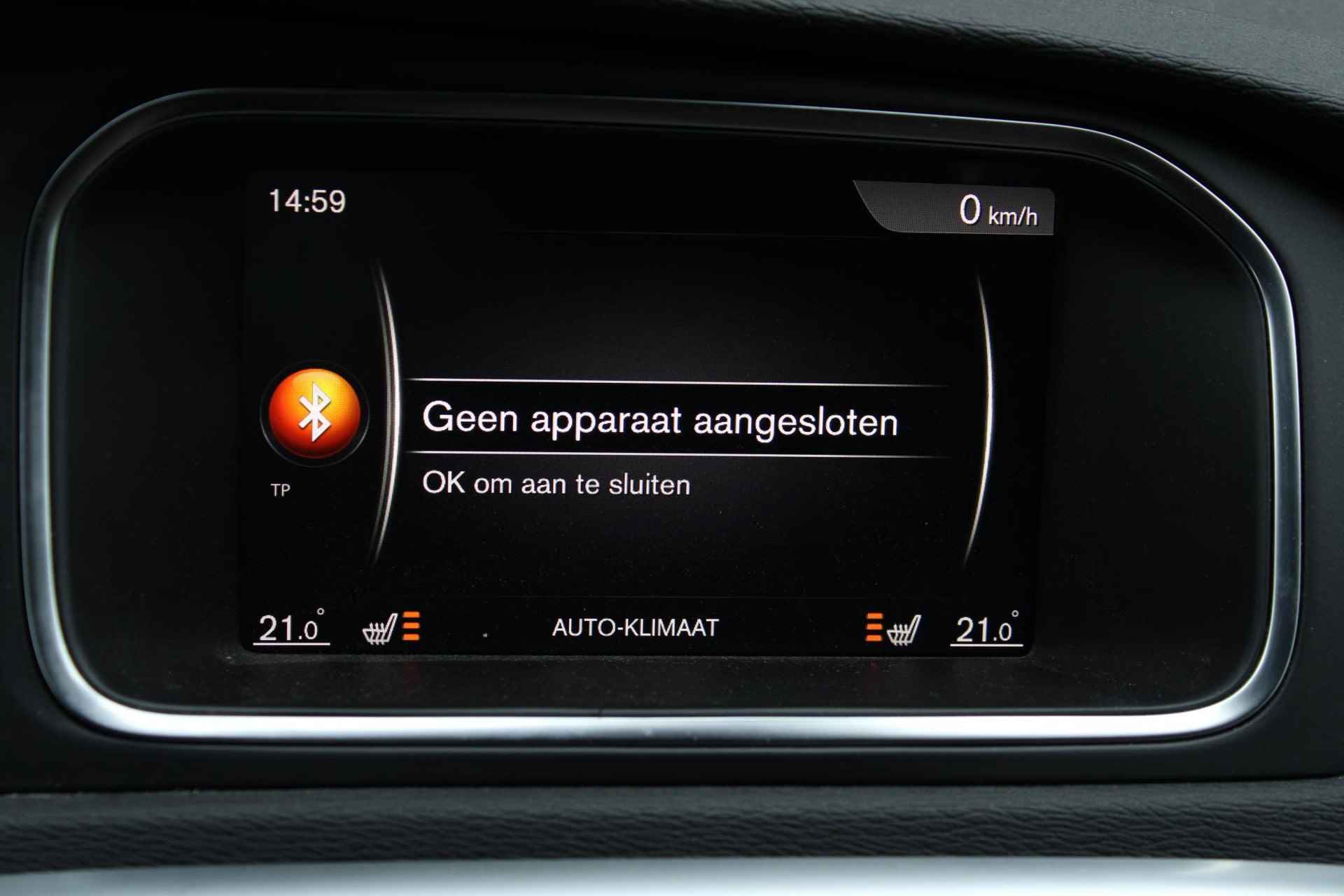 Volvo V40 T2 AUT6 122PK Polar+, Navigatie, Bluetooth Media & Telefonie, Verwarmbare Voorstoelen, Connected Services Met Volvo On Call, 16" Lichtmetalen Velgen, LED Koplampen - 11/28