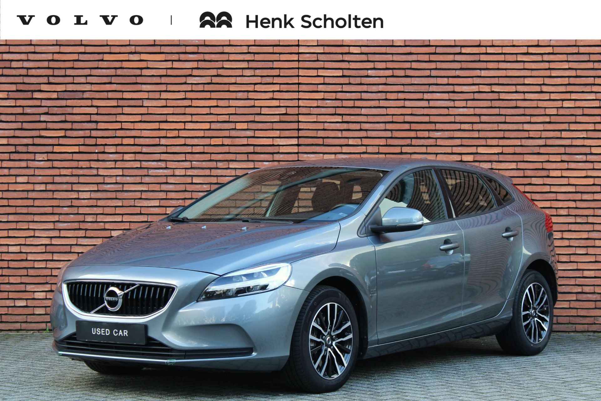 Volvo V40 T2 AUT6 122PK Polar+ | Cruise Control | Navigatie | Bluetooth Media & Telefonie | Verwarmbare Voorstoelen | Connected Services Met Volvo On Call | 16" Lichtmetalen Velgen | LED Koplampen - 1/27