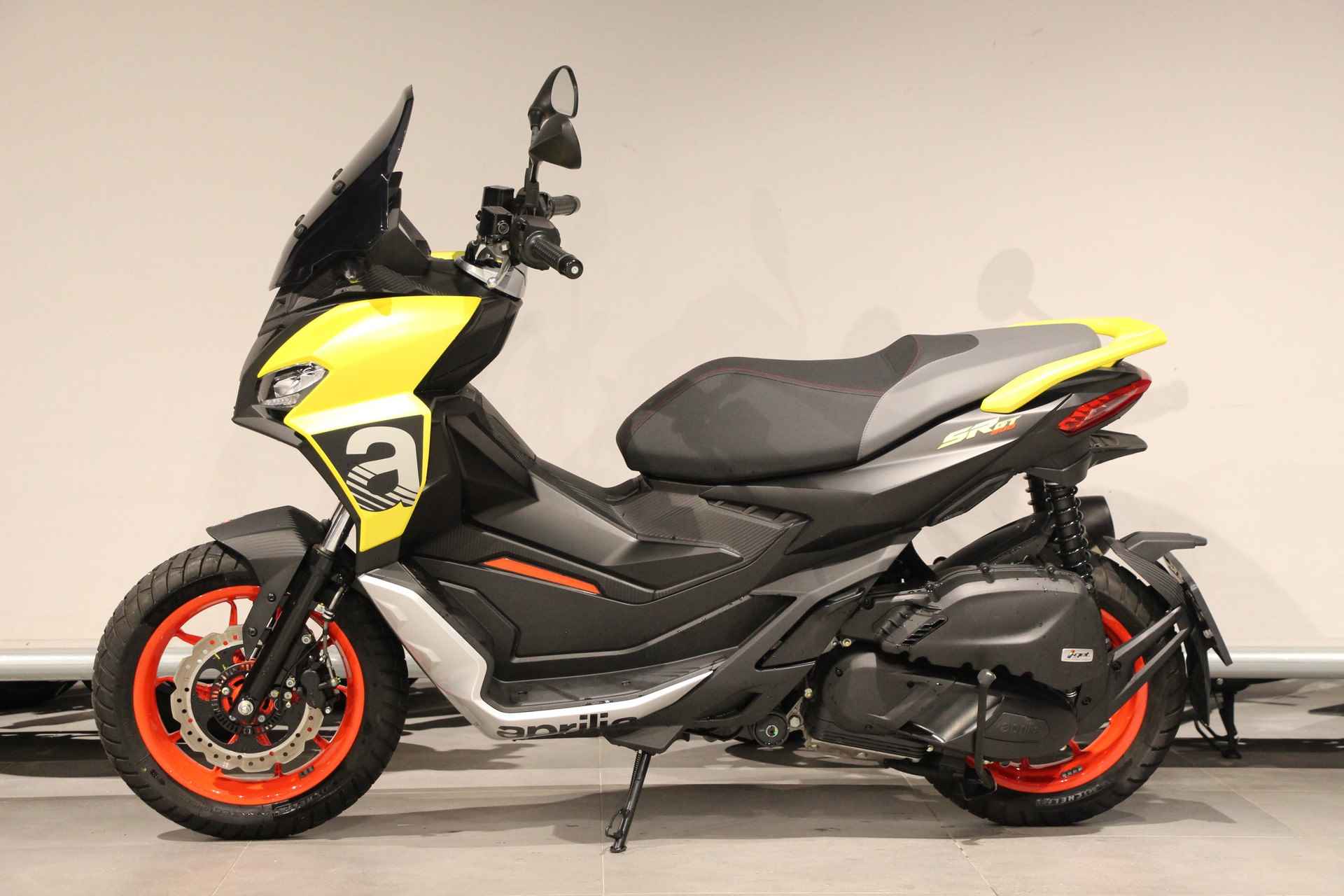 Aprilia SR GT SPORT 200 - 5/12