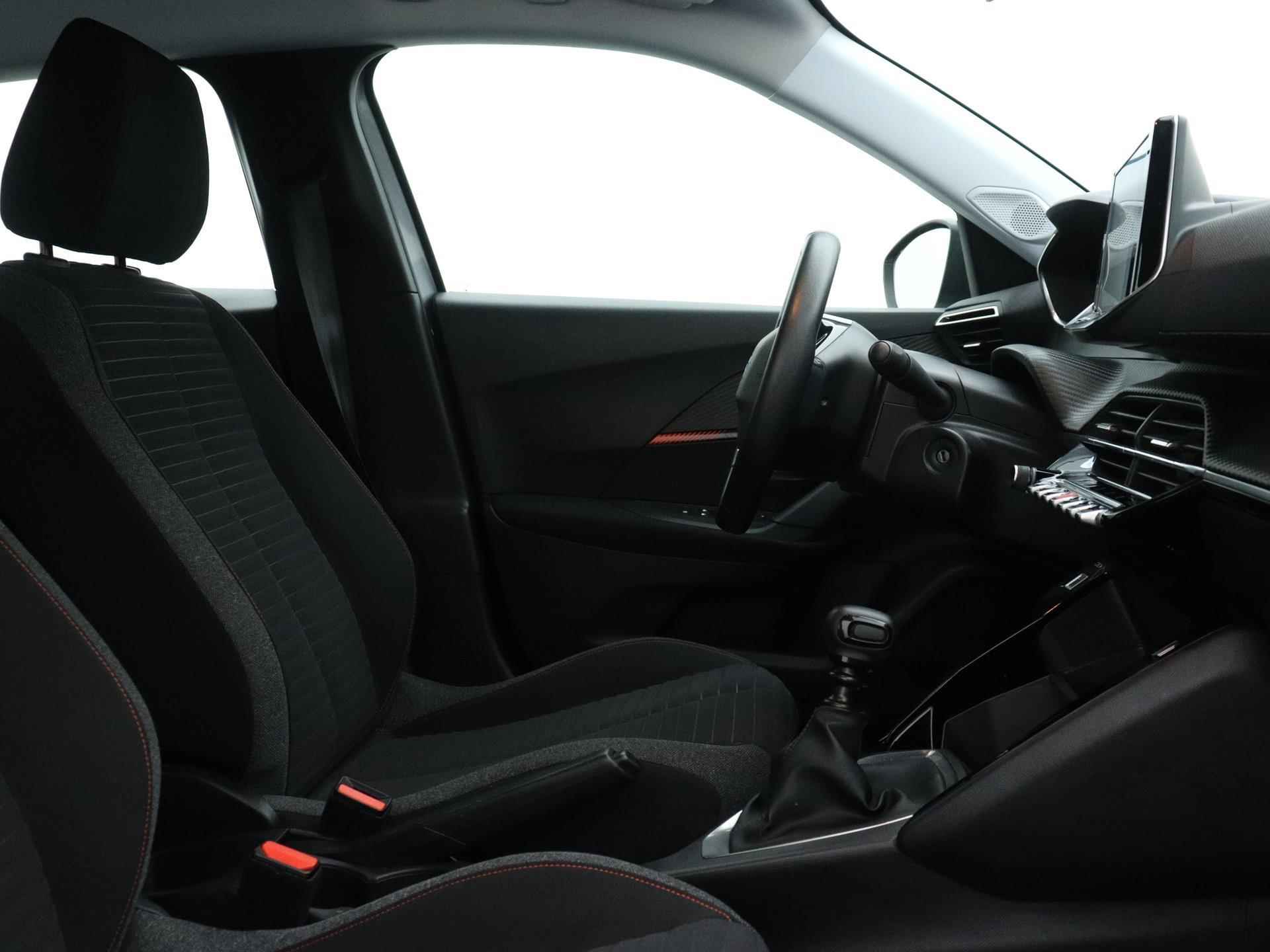 Peugeot 2008 SUV Active 130pk | Navigatie | Climate Control| Parkeersensoren | Cruise Control | Apple Carplay / Android Auto | Bluetooth | DAB+ radio | Regensensor | Automatisch dimlicht | All seasonbanden | 16” lichtmetalen velgen | - 14/35