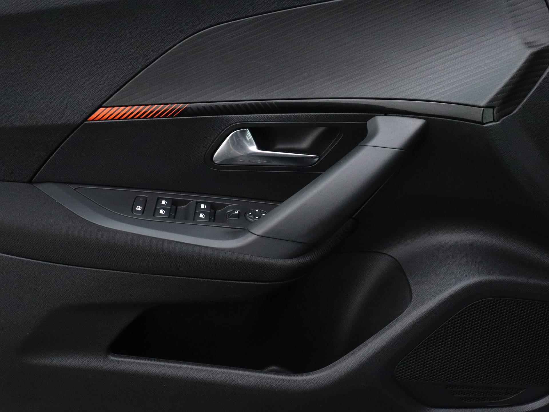 Peugeot 2008 SUV Active 130pk | Navigatie | Climate Control| Parkeersensoren | Cruise Control | Apple Carplay / Android Auto | Bluetooth | DAB+ radio | Regensensor | Automatisch dimlicht | All seasonbanden | 16” lichtmetalen velgen | - 17/35