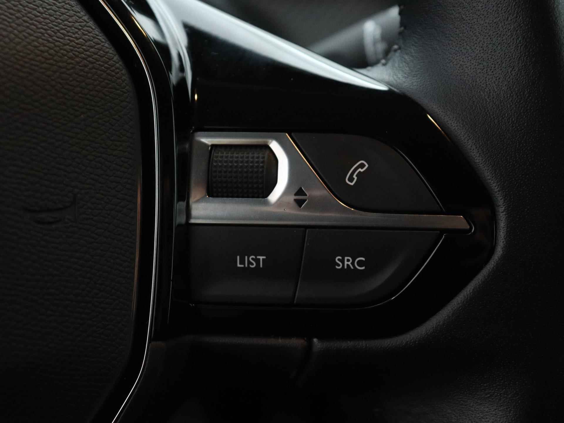 Peugeot 2008 SUV Active 130pk | Navigatie | Climate Control| Parkeersensoren | Cruise Control | Apple Carplay / Android Auto | Bluetooth | DAB+ radio | Regensensor | Automatisch dimlicht | All seasonbanden | 16” lichtmetalen velgen | - 20/35