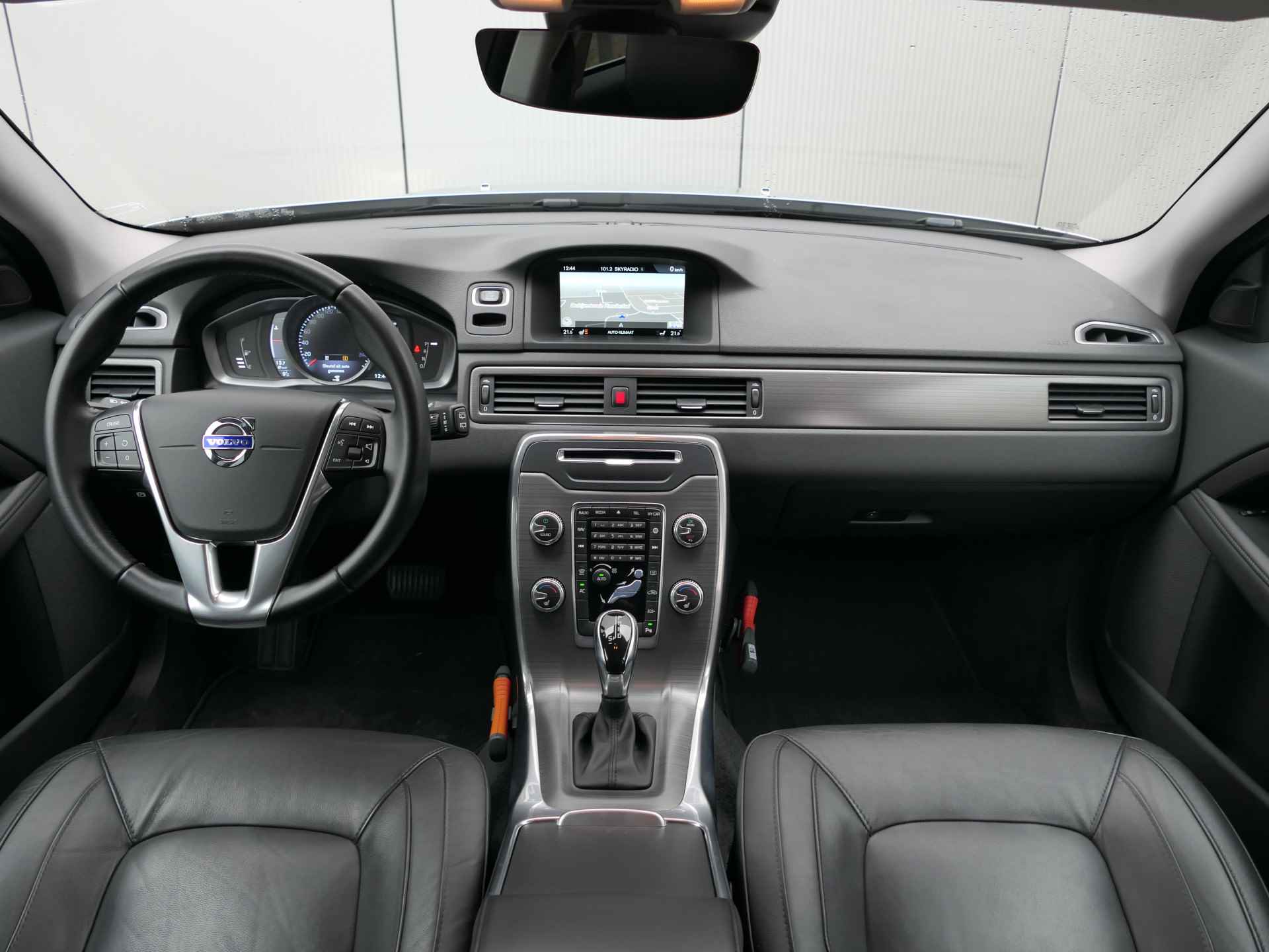 Volvo V70 T4 AUT Polar 12 MND garantie Navi / Xenon / Trekhaak / Bluetooth - 17/26