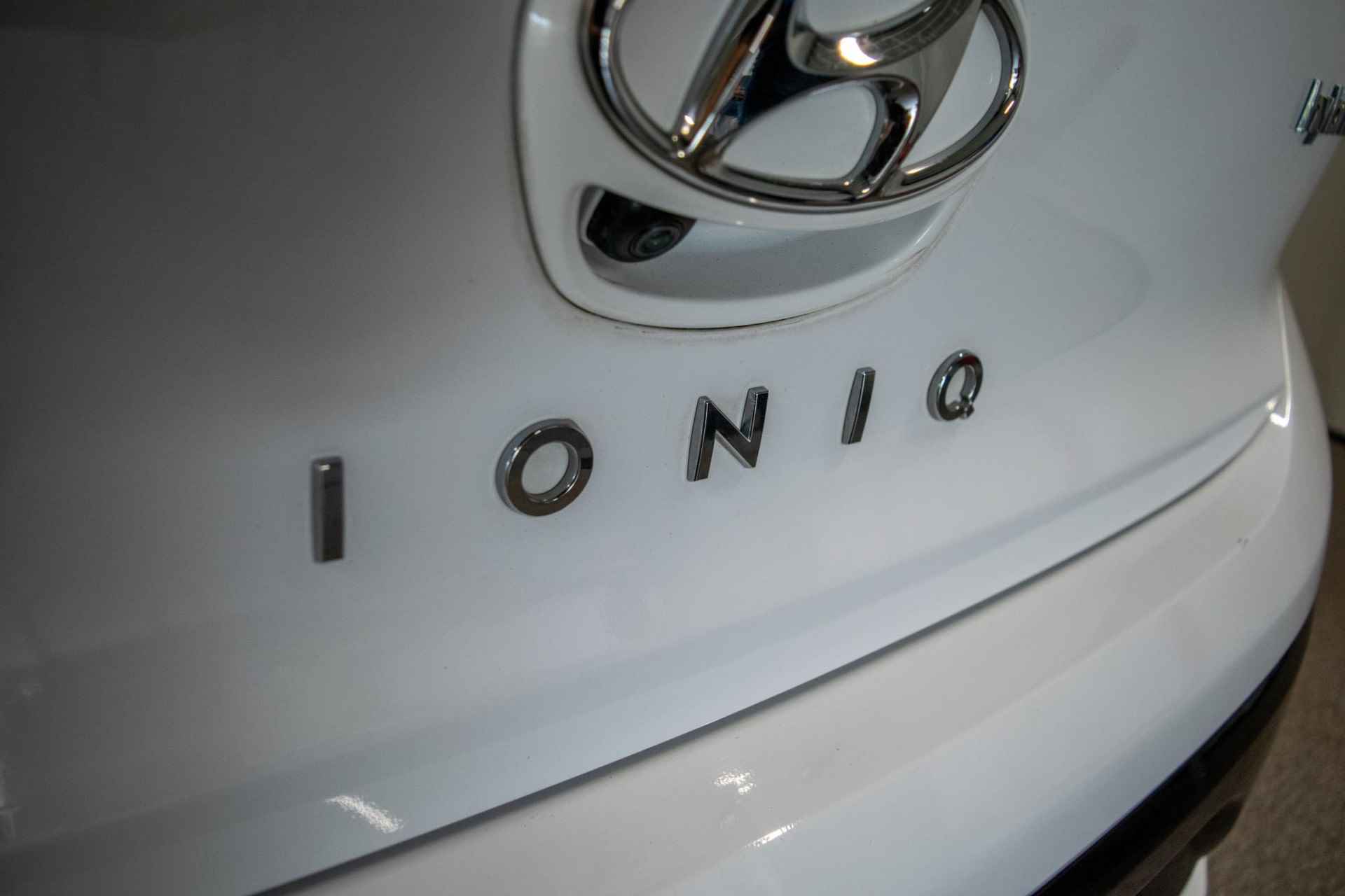 Hyundai IONIQ 1.6 GDi First Edition Automaat Leder | Schuifdak - 38/40