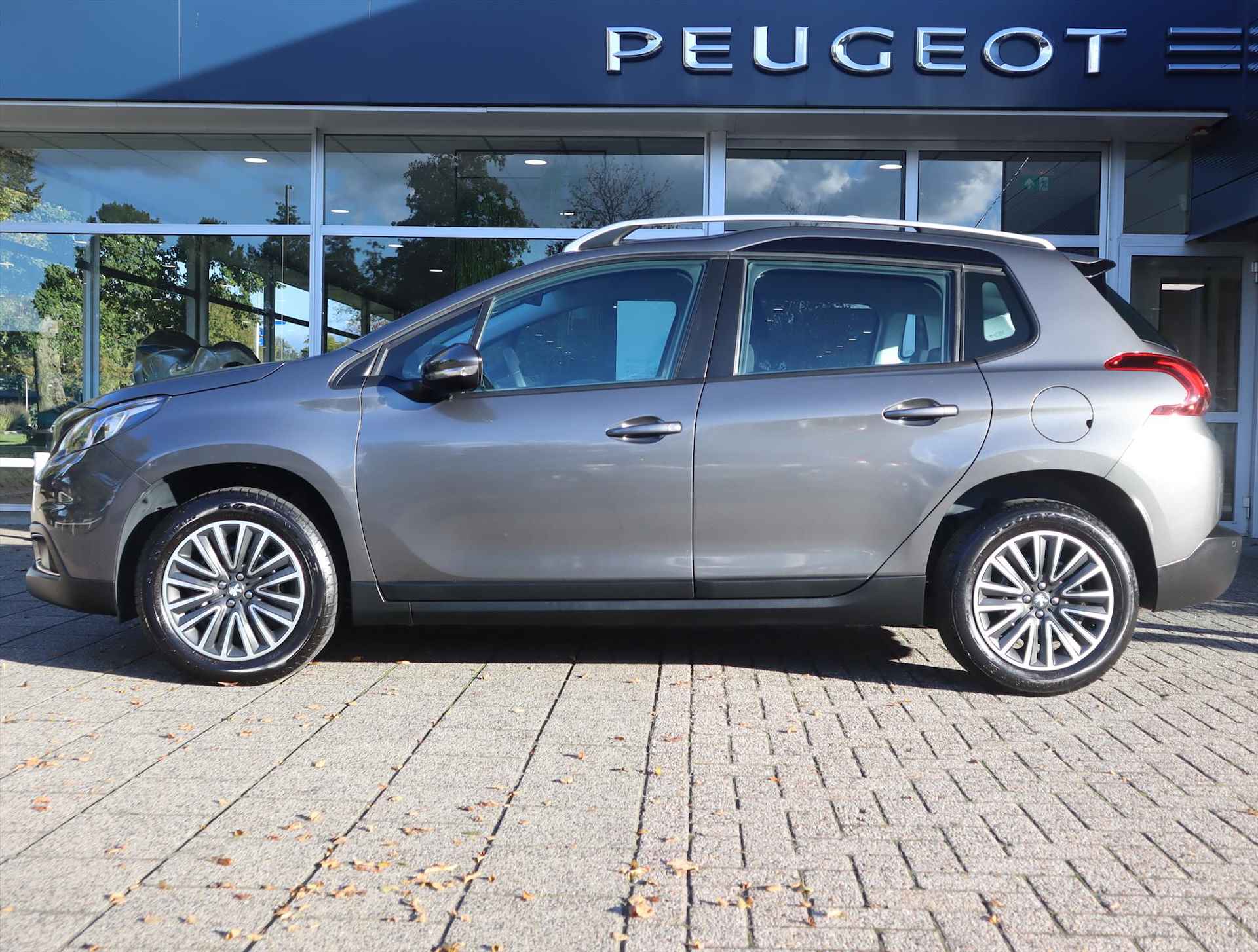 PEUGEOT 2008 SUV Blue Lion PureTech 82pk, Rijklaarprijs, Navigatie Bluetooth Sensoren - 2/56