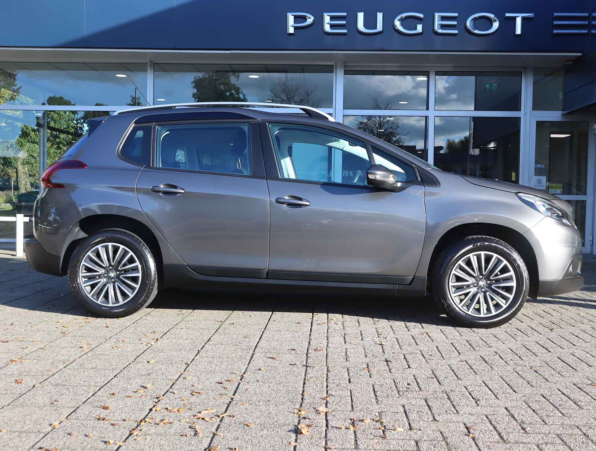 PEUGEOT 2008 SUV Blue Lion PureTech 82pk, Rijklaarprijs, Navigatie Bluetooth Sensoren - 3/56