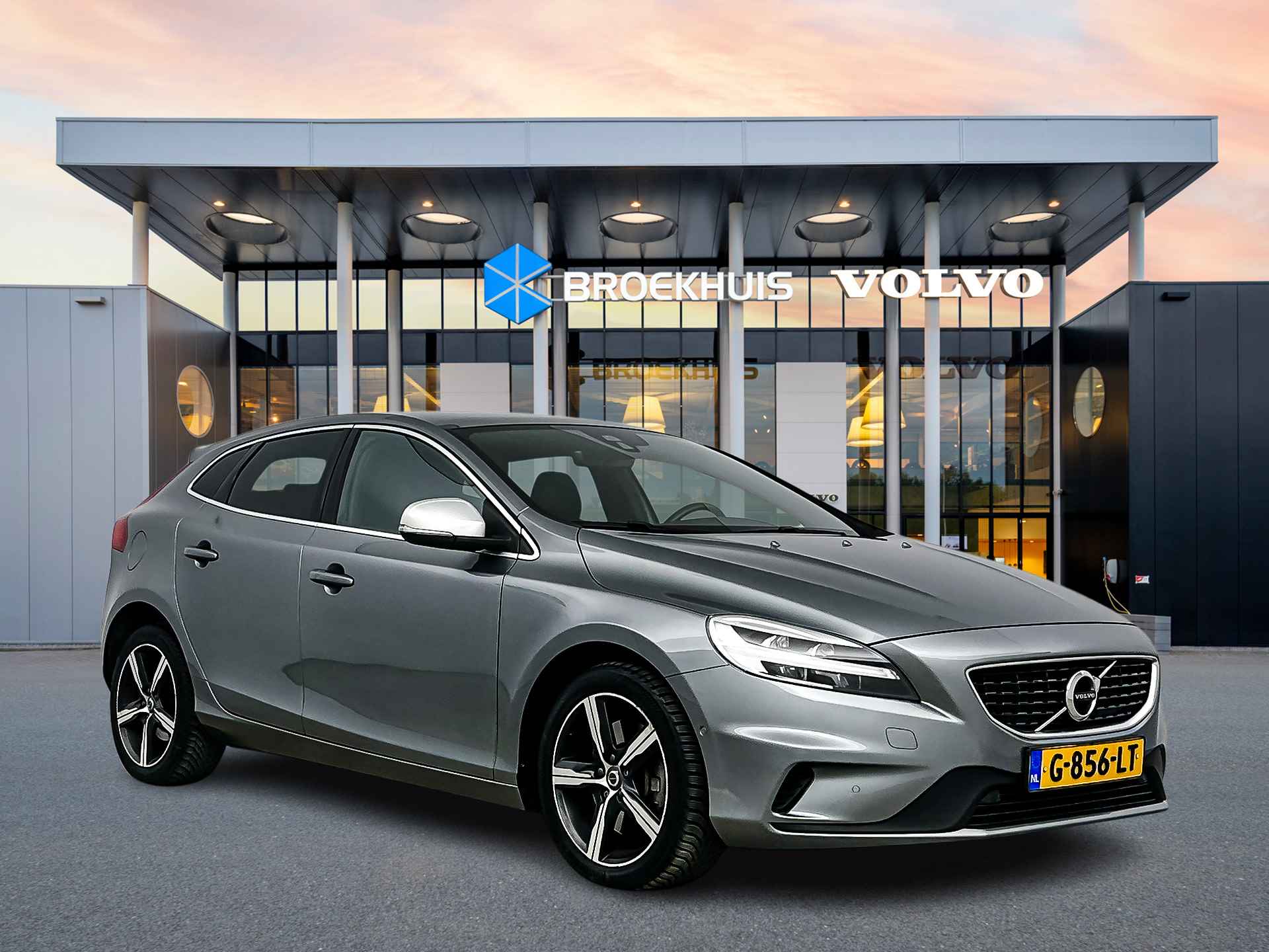 Volvo V40 T3 A/T Polar+ Sport | Leder/Nubuck | Panoramadak | Harman Kardon | Parkeercamera | Park Assist Pilot | Keyless | Verwarmbare sto - 3/30