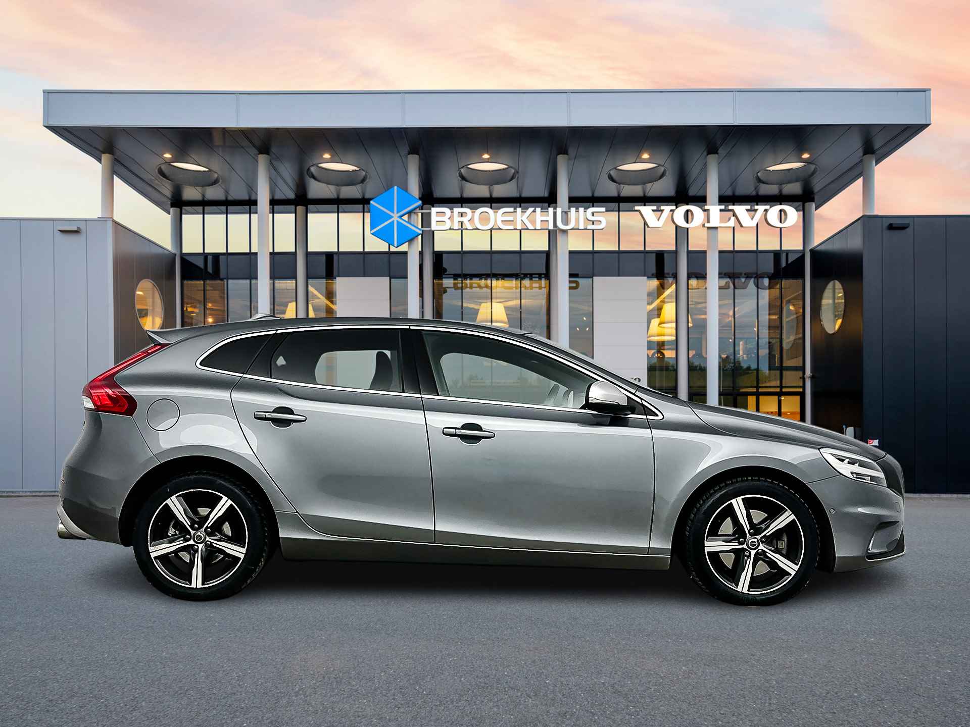 Volvo V40 T3 A/T Polar+ Sport | Leder/Nubuck | Panoramadak | Harman Kardon | Parkeercamera | Park Assist Pilot | Keyless | Verwarmbare sto - 7/30