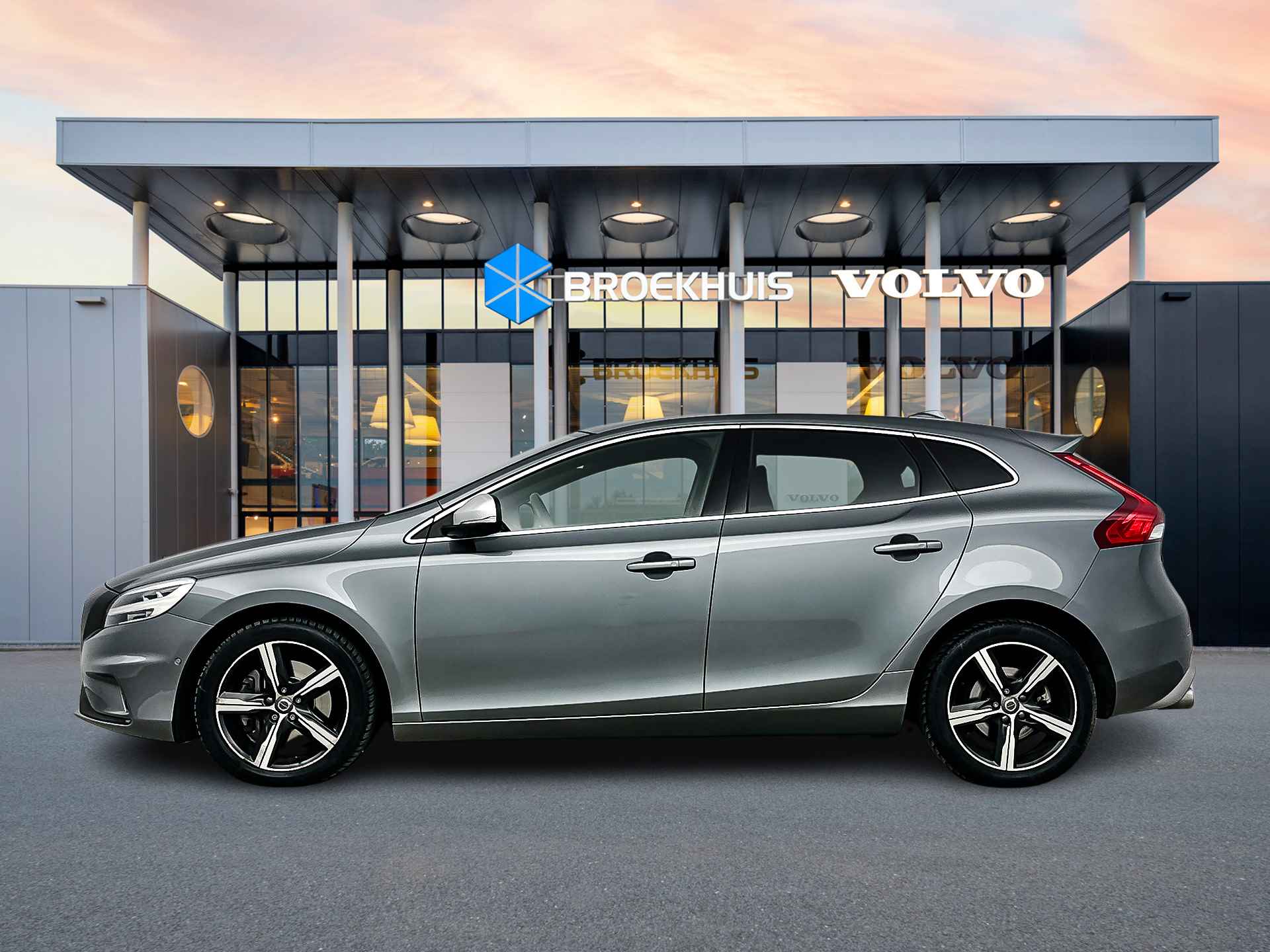 Volvo V40 T3 A/T Polar+ Sport | Leder/Nubuck | Panoramadak | Harman Kardon | Parkeercamera | Park Assist Pilot | Keyless | Verwarmbare sto - 8/30