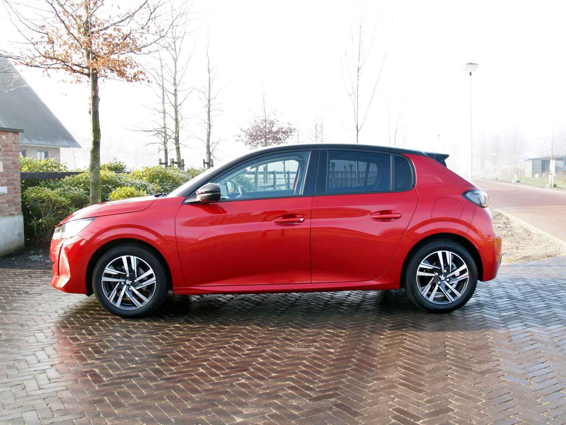 Peugeot 208 1.2 PureTech Blue Lease Allure | 100 PK | Two-Tone | Achteruitrijcamera | Navigatie | - 7/31