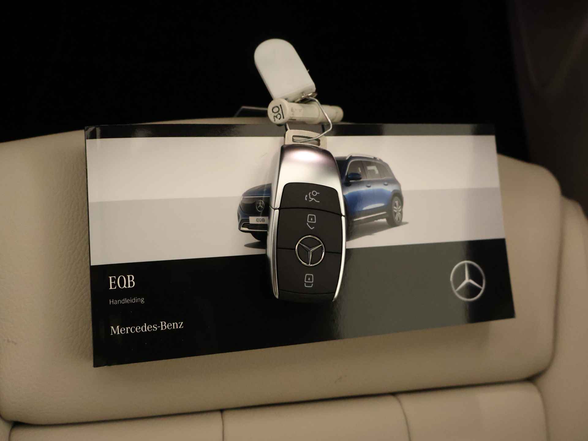 Mercedes-Benz EQB 250+ Luxury Line 71 kWh | Trekhaak | Rijassistentiepakket | Parkeerpakket met 360°-camera | KEYLESS-GO comfort pakket | Dodehoekassistent | EASY PACK achterklep | 	Extra USB-poorten | DISTRONIC PLUS | - 26/38