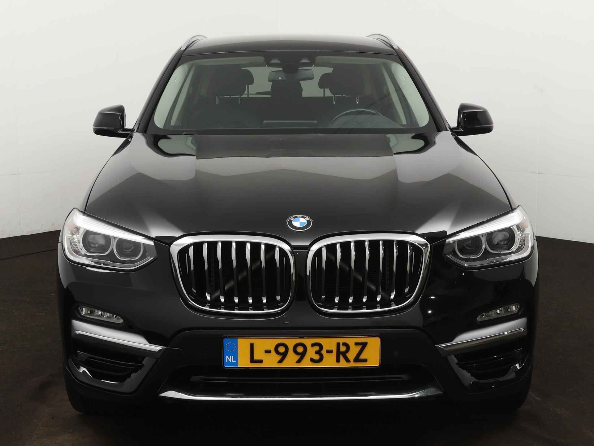 BMW X3 xDrive20i High Executive 184 PK | Automaat | Navigatie | Cruise Control | Climate Control | Stoelverwarming | Parkeersensoren | Rijprofielen | LED | Leder | Lichtmetalen velgen | Privacy glass | - 2/27