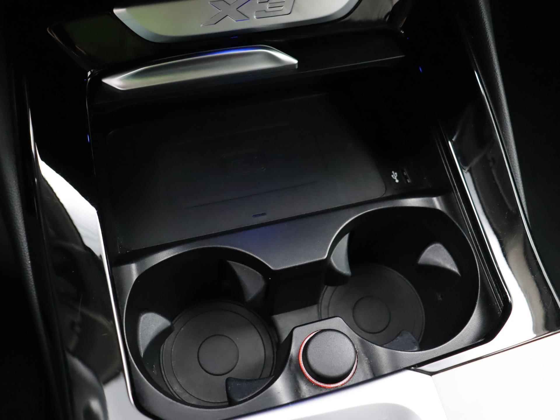 BMW X3 xDrive20i High Executive 184 PK | Automaat | Navigatie | Cruise Control | Climate Control | Stoelverwarming | Parkeersensoren | Rijprofielen | LED | Leder | Lichtmetalen velgen | Privacy glass | - 16/27