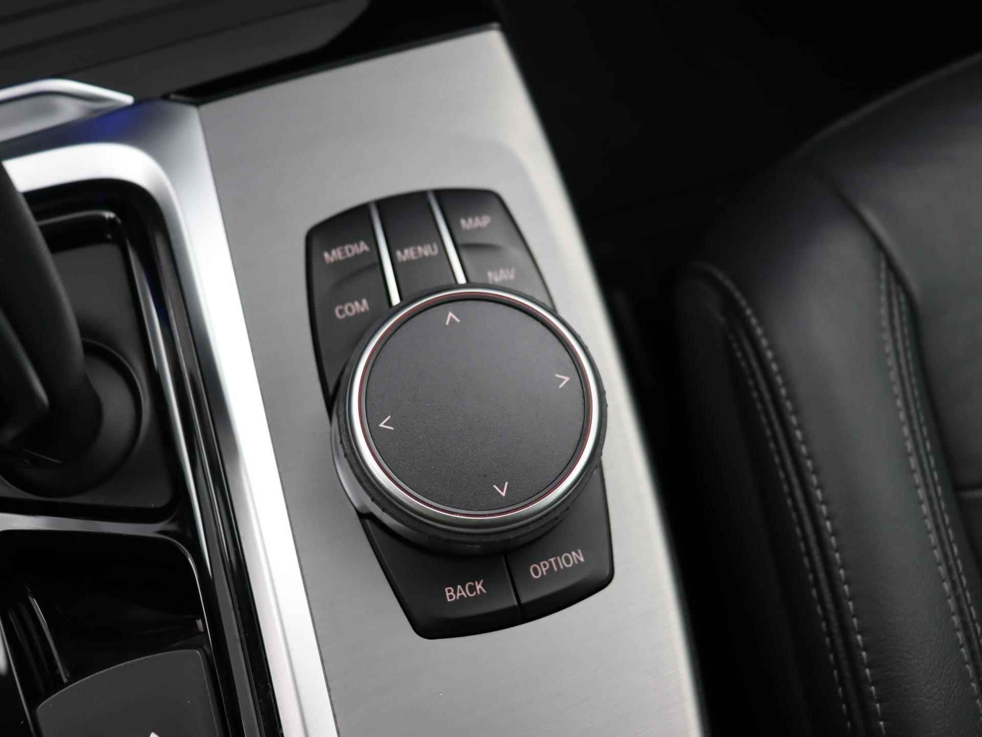 BMW X3 xDrive20i High Executive 184 PK | Automaat | Navigatie | Cruise Control | Climate Control | Stoelverwarming | Parkeersensoren | Rijprofielen | LED | Leder | Lichtmetalen velgen | Privacy glass | - 18/27