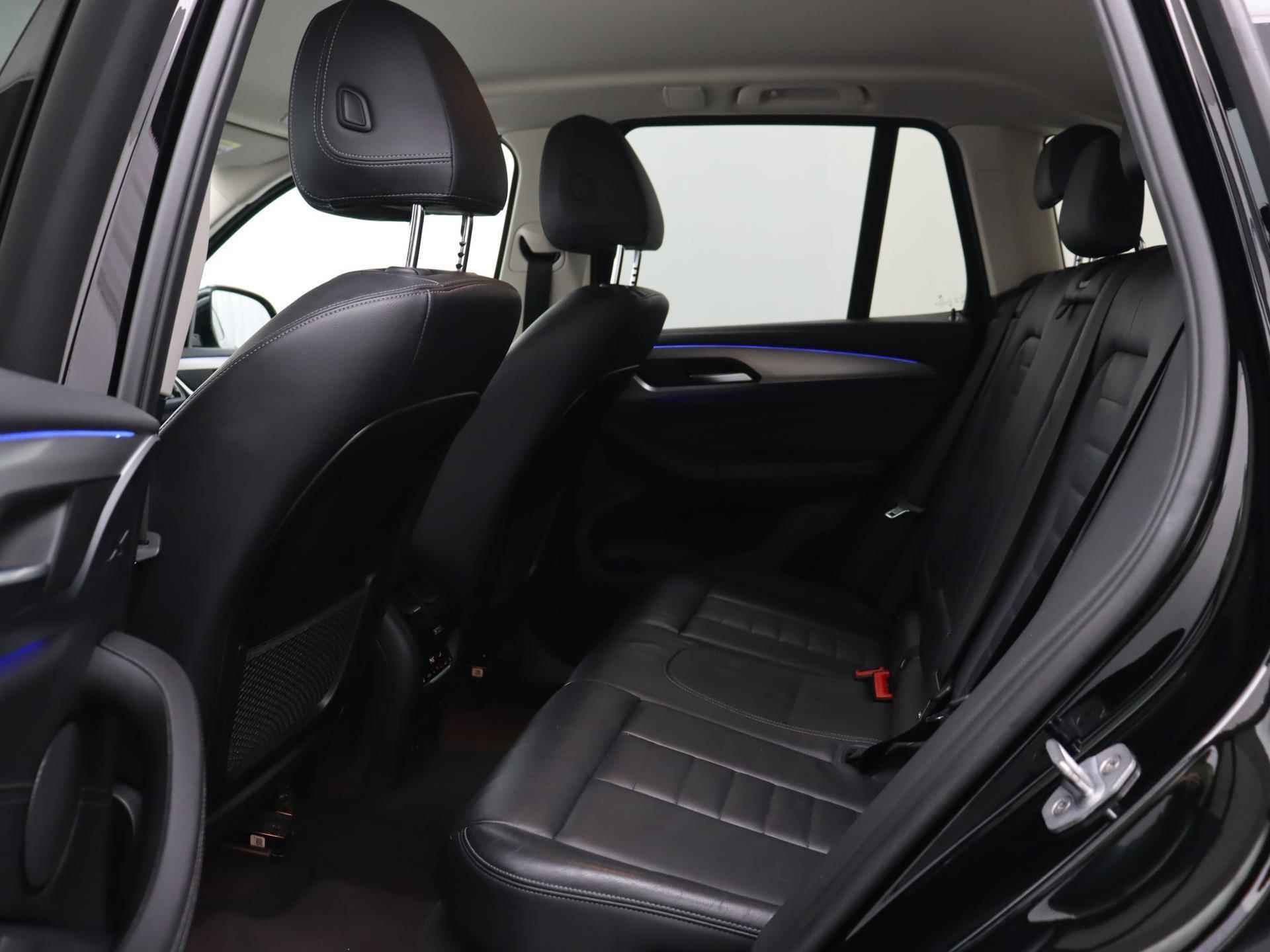 BMW X3 xDrive20i High Executive 184 PK | Automaat | Navigatie | Cruise Control | Climate Control | Stoelverwarming | Parkeersensoren | Rijprofielen | LED | Leder | Lichtmetalen velgen | Privacy glass | - 20/27