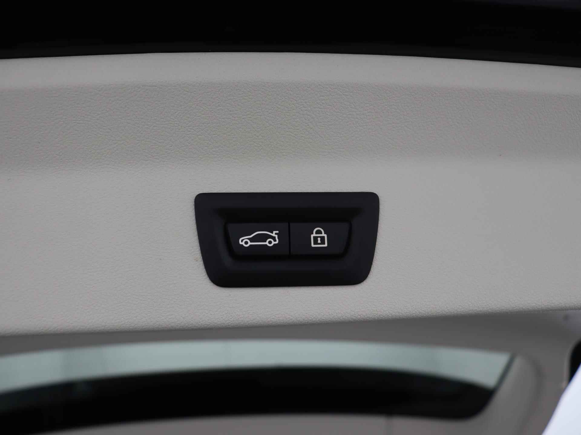 BMW X3 xDrive20i High Executive 184 PK | Automaat | Navigatie | Cruise Control | Climate Control | Stoelverwarming | Parkeersensoren | Rijprofielen | LED | Leder | Lichtmetalen velgen | Privacy glass | - 25/27