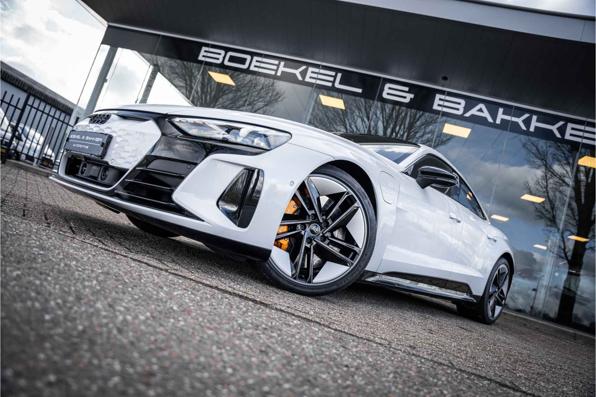 Audi e-tron GT RS 93 kWh - Massage - Nachtzicht - 598pk - Panodak - Achterasbesturing Alcantara - B&O  - NP 176K - Rijbereik tot 565km (WLTP) - 18/95