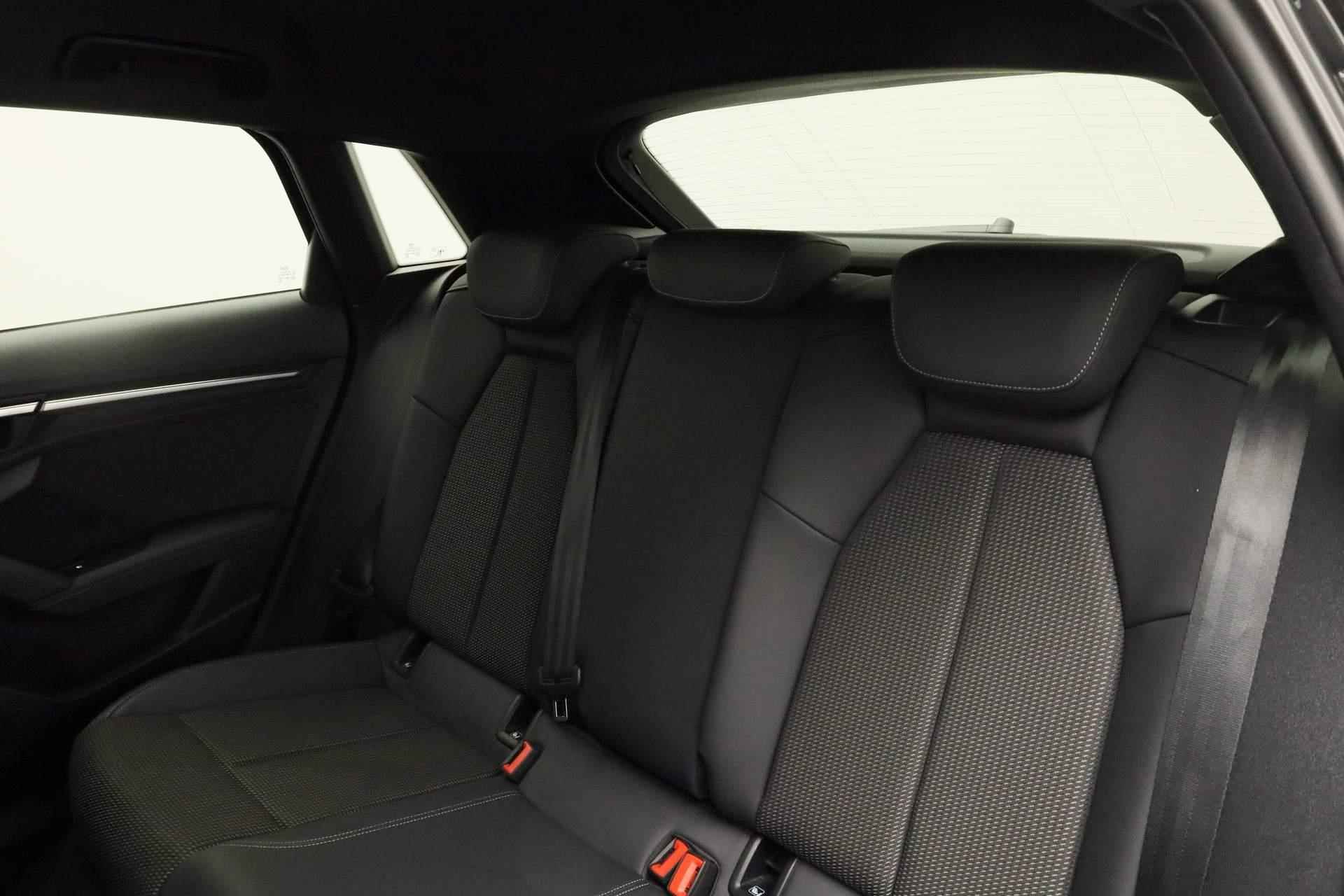 Audi A3 Sportback 30 TFSI 110PK S-tronic edition | Navi | Cruise | Clima | 17 inch | Full LED | Zwart optiek - 41/42