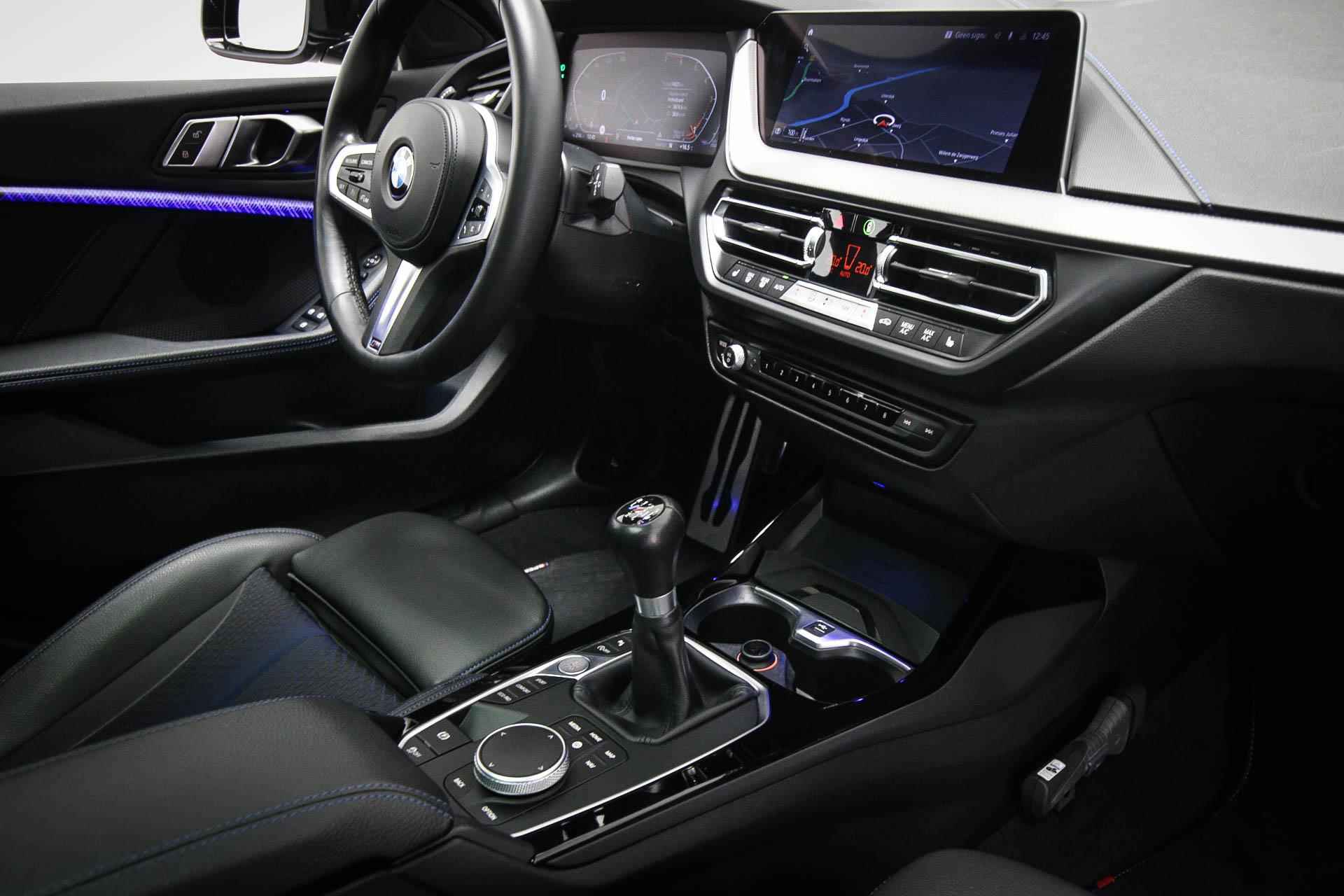 BMW 1-serie 118i Executive Edition | M-SPORT / PARKING / AUDIO MEDIA- PACK | PANORAMADAK | LED | CAMERA | 17" - 3/52