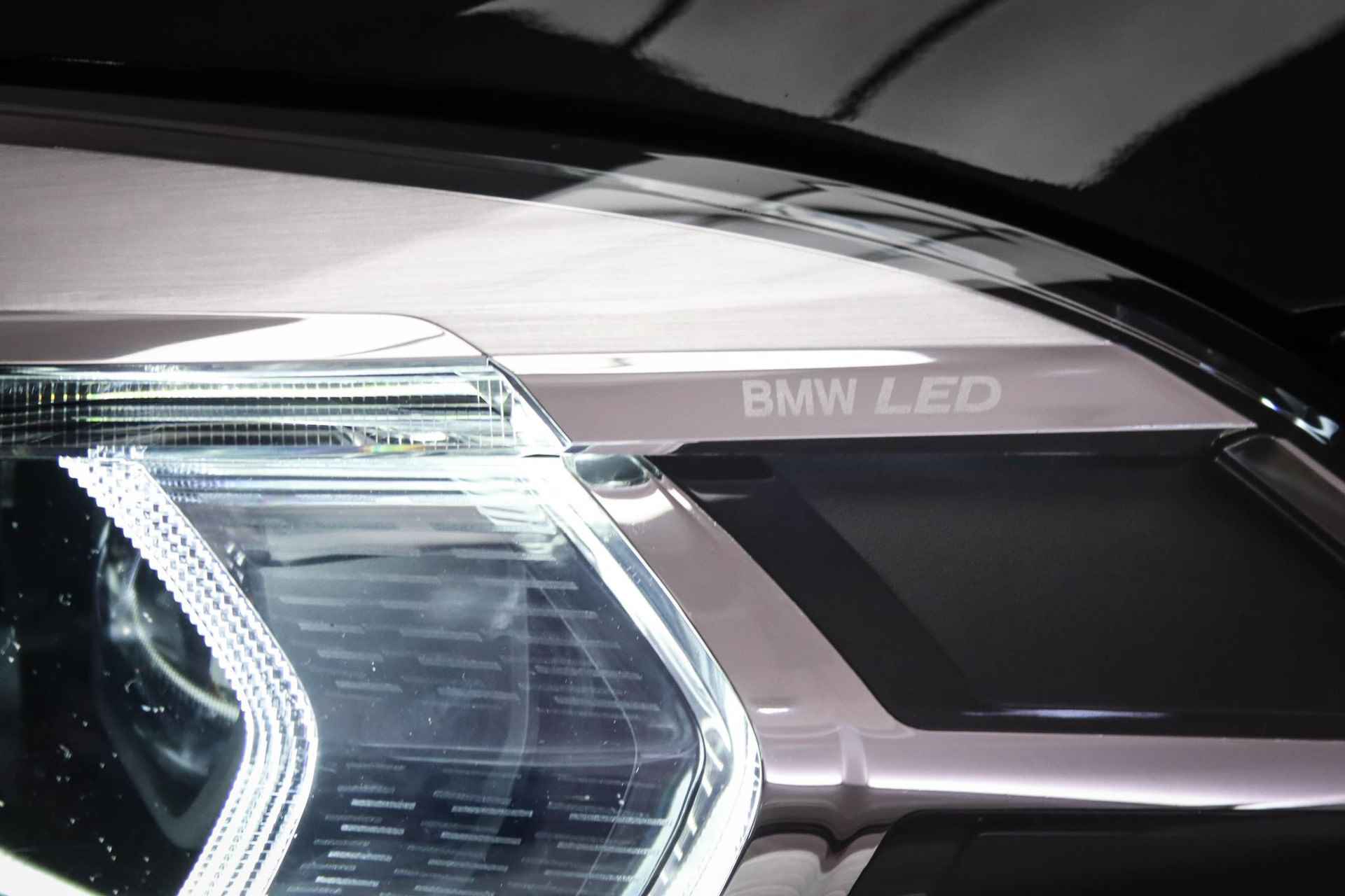 BMW 1-serie 118i Executive Edition | M-SPORT / PARKING / AUDIO MEDIA- PACK | PANORAMADAK | LED | CAMERA | 17" - 12/52