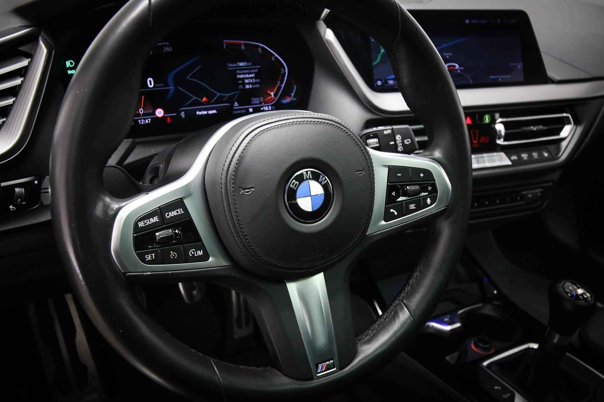 BMW 1-serie 118i Executive Edition | M-SPORT / PARKING / AUDIO MEDIA- PACK | PANORAMADAK | LED | CAMERA | 17" - 25/52