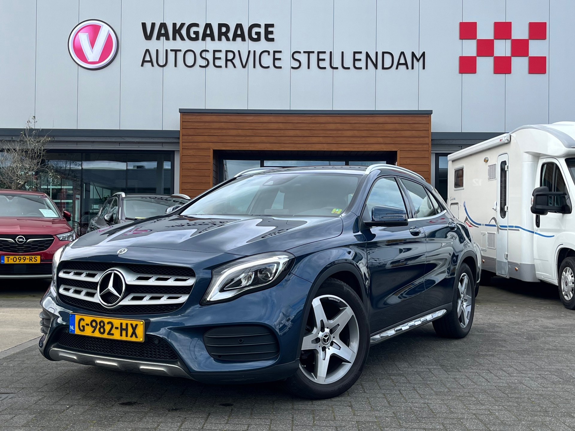 Mercedes-Benz GLA-klasse 180 Business Solution AMG|1e eigenaar|Camera|Navigatie|Stoelverwarming|NL Auto bij viaBOVAG.nl