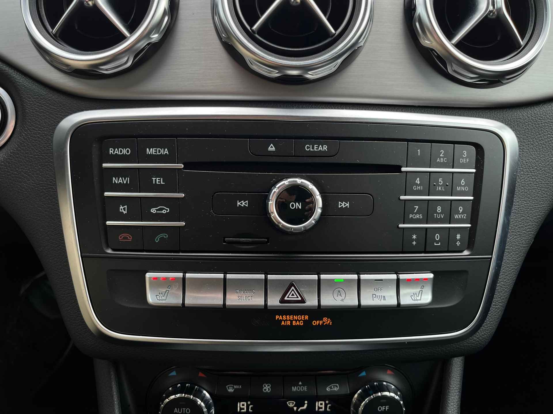 Mercedes-Benz GLA-klasse 180 Business Solution AMG|1e eigenaar|Camera|Navigatie|Stoelverwarming|NL Auto - 9/20