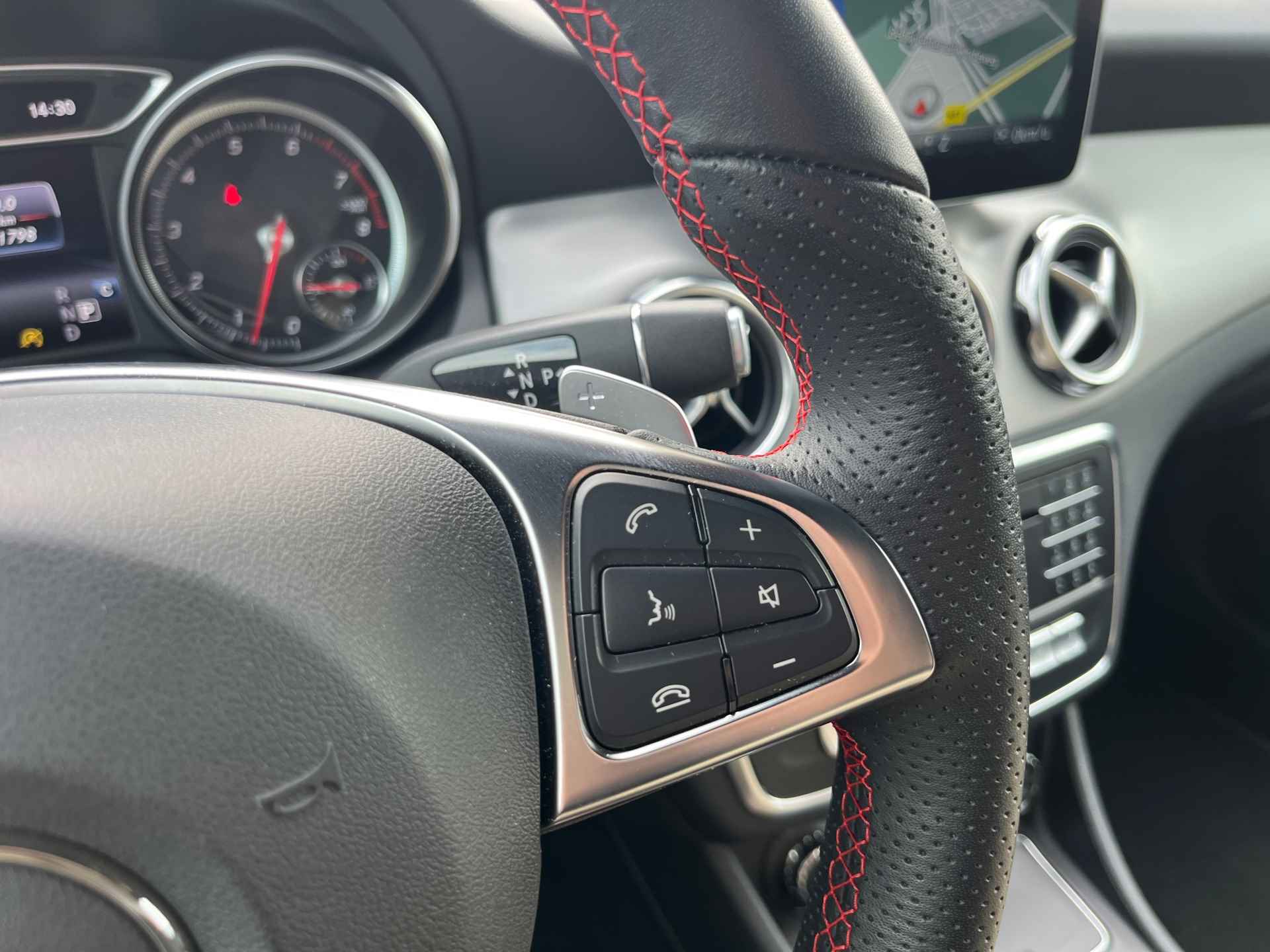 Mercedes-Benz GLA-klasse 180 Business Solution AMG|1e eigenaar|Camera|Navigatie|Stoelverwarming|NL Auto - 13/20