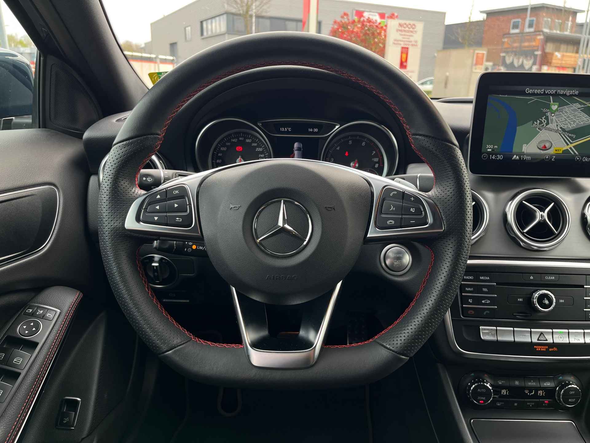 Mercedes-Benz GLA-klasse 180 Business Solution AMG|1e eigenaar|Camera|Navigatie|Stoelverwarming|NL Auto - 14/20
